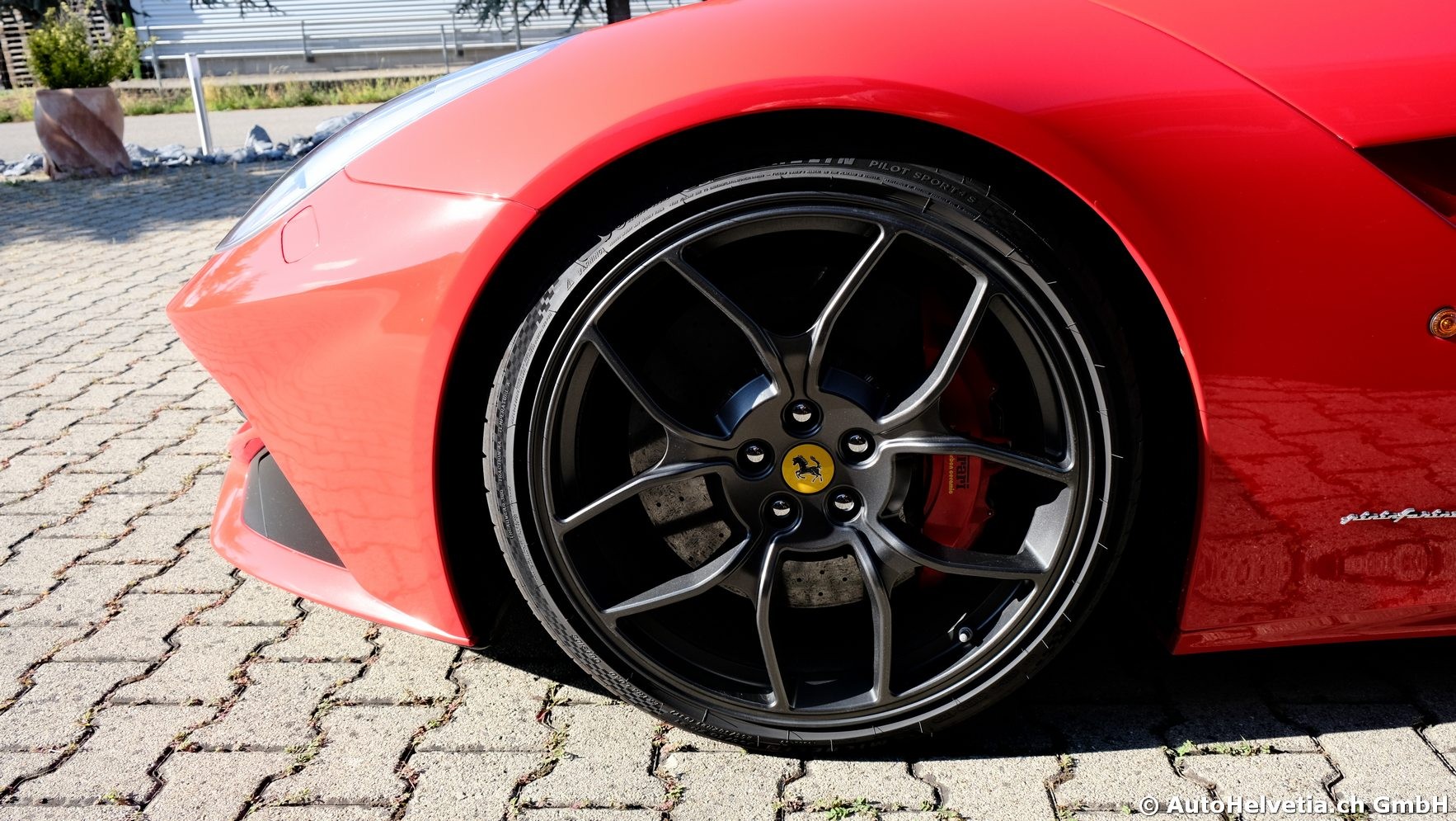 FERRARI F12 Berlinetta-image-7