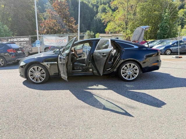 JAGUAR XJ 3.0d V6 Luxury Automatic-image-17