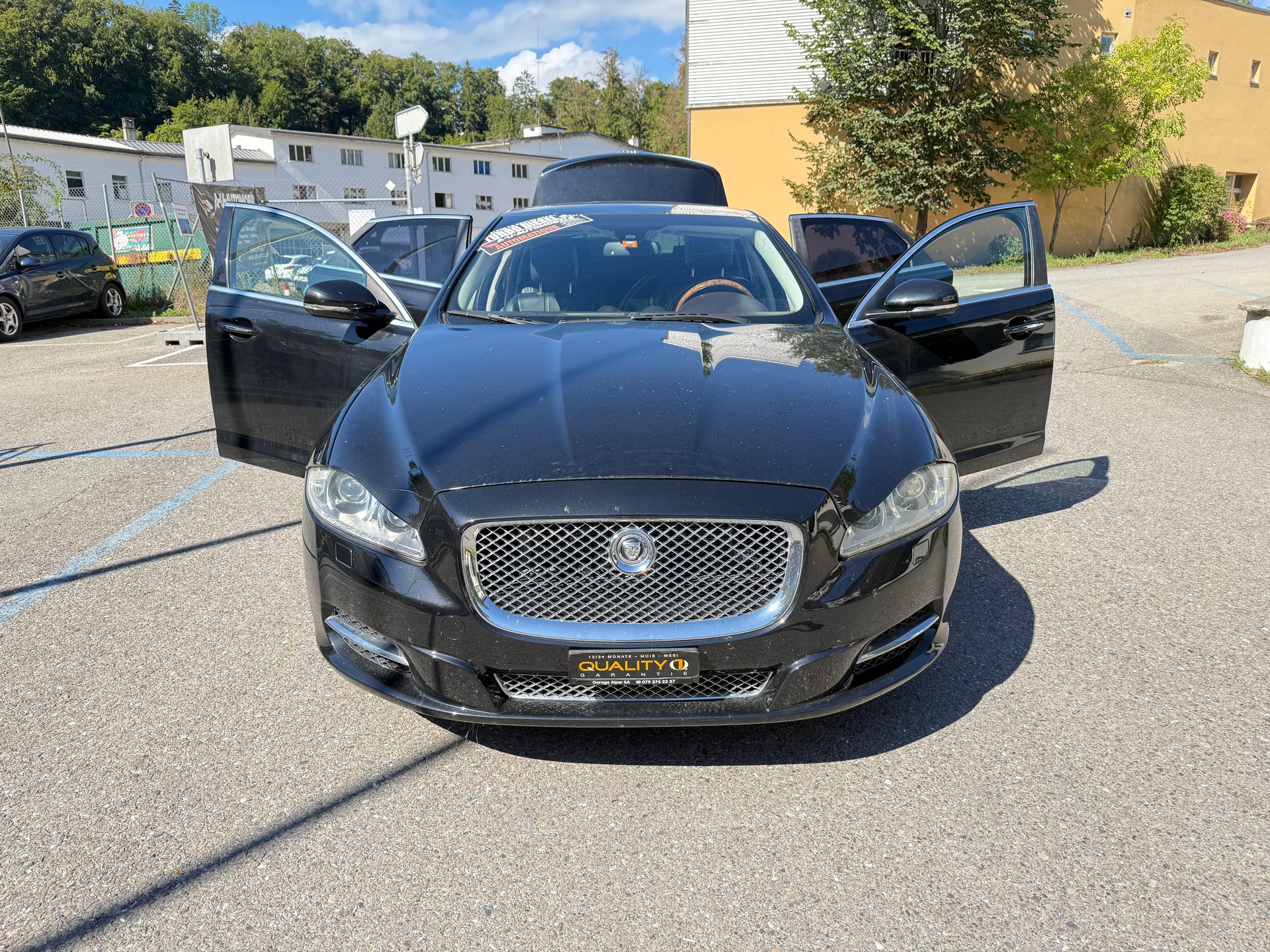 JAGUAR XJ 3.0d V6 Luxury Automatic-image-14