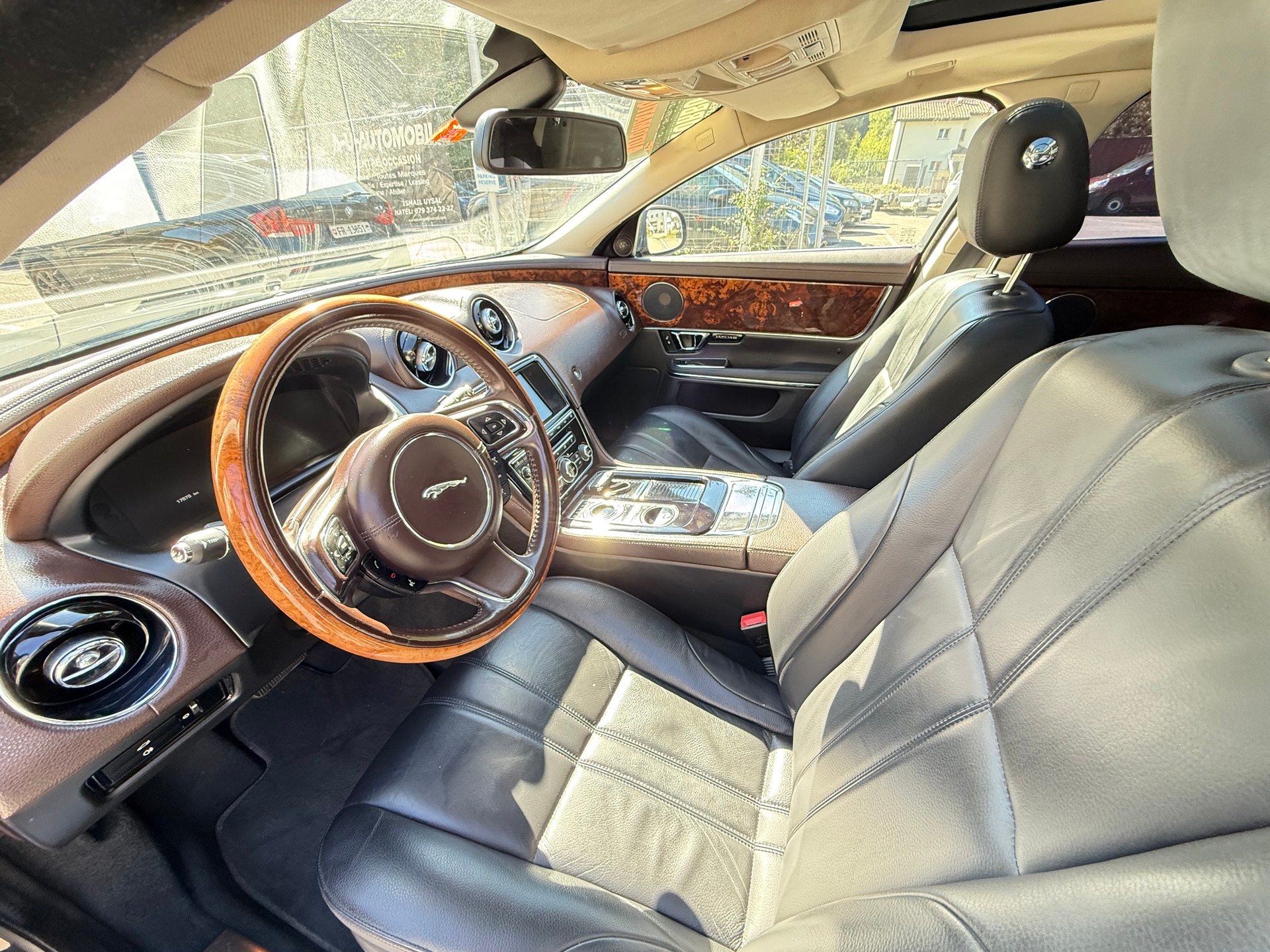 JAGUAR XJ 3.0d V6 Luxury Automatic-image-8