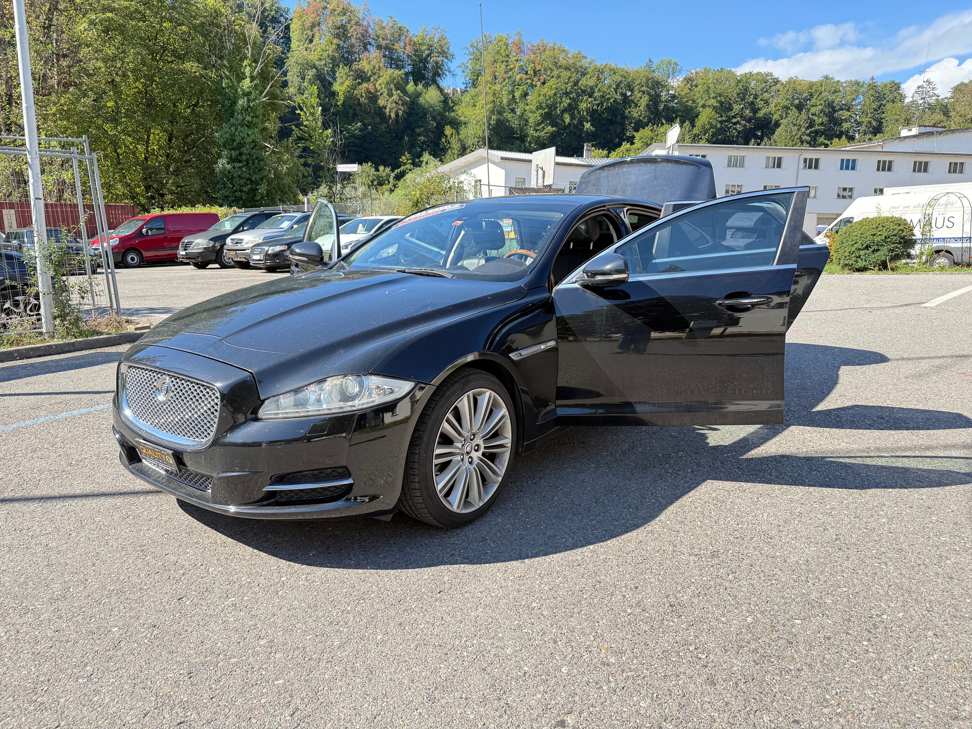 JAGUAR XJ 3.0d V6 Luxury Automatic-image-15