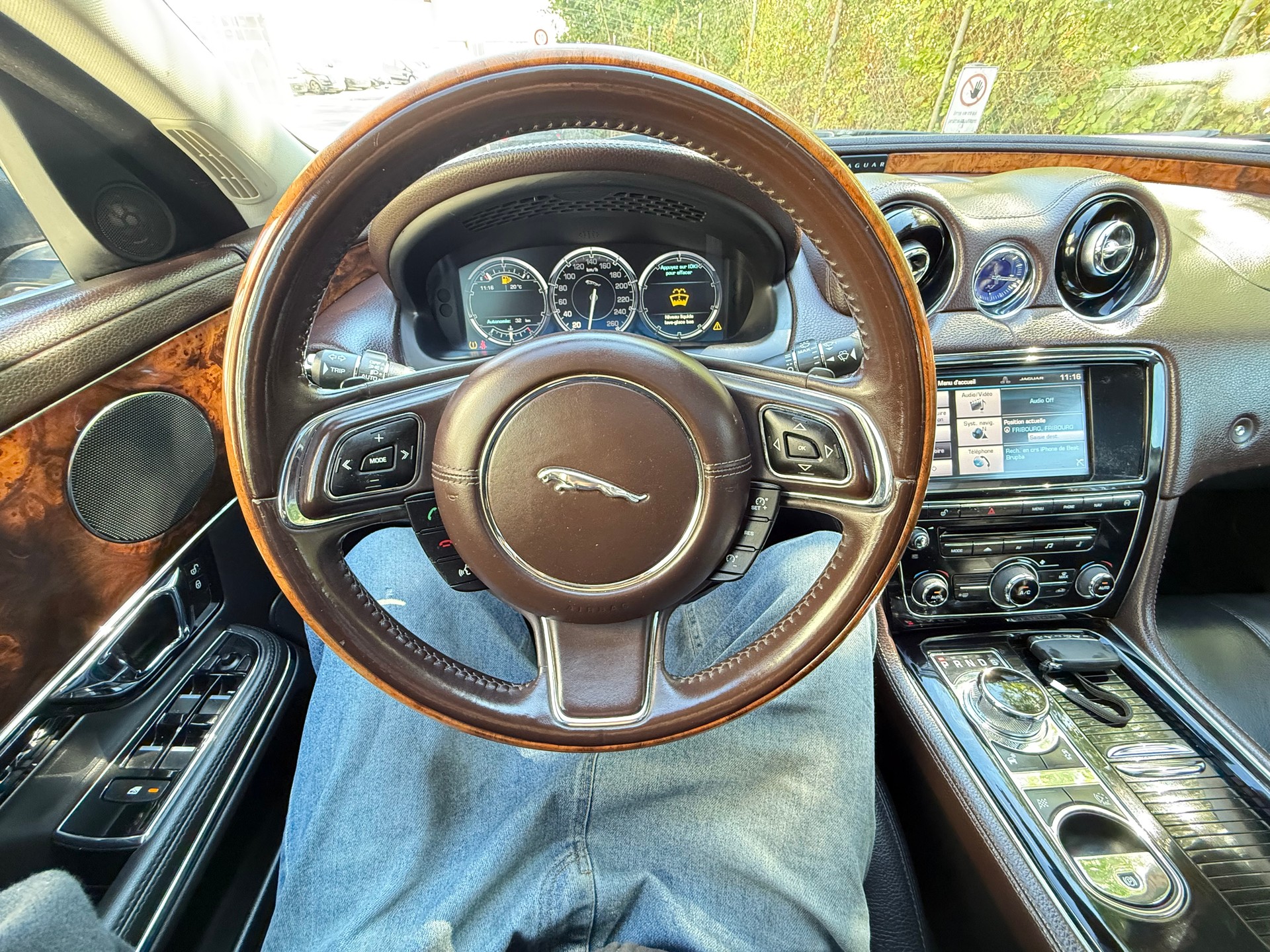 JAGUAR XJ 3.0d V6 Luxury Automatic-image-28