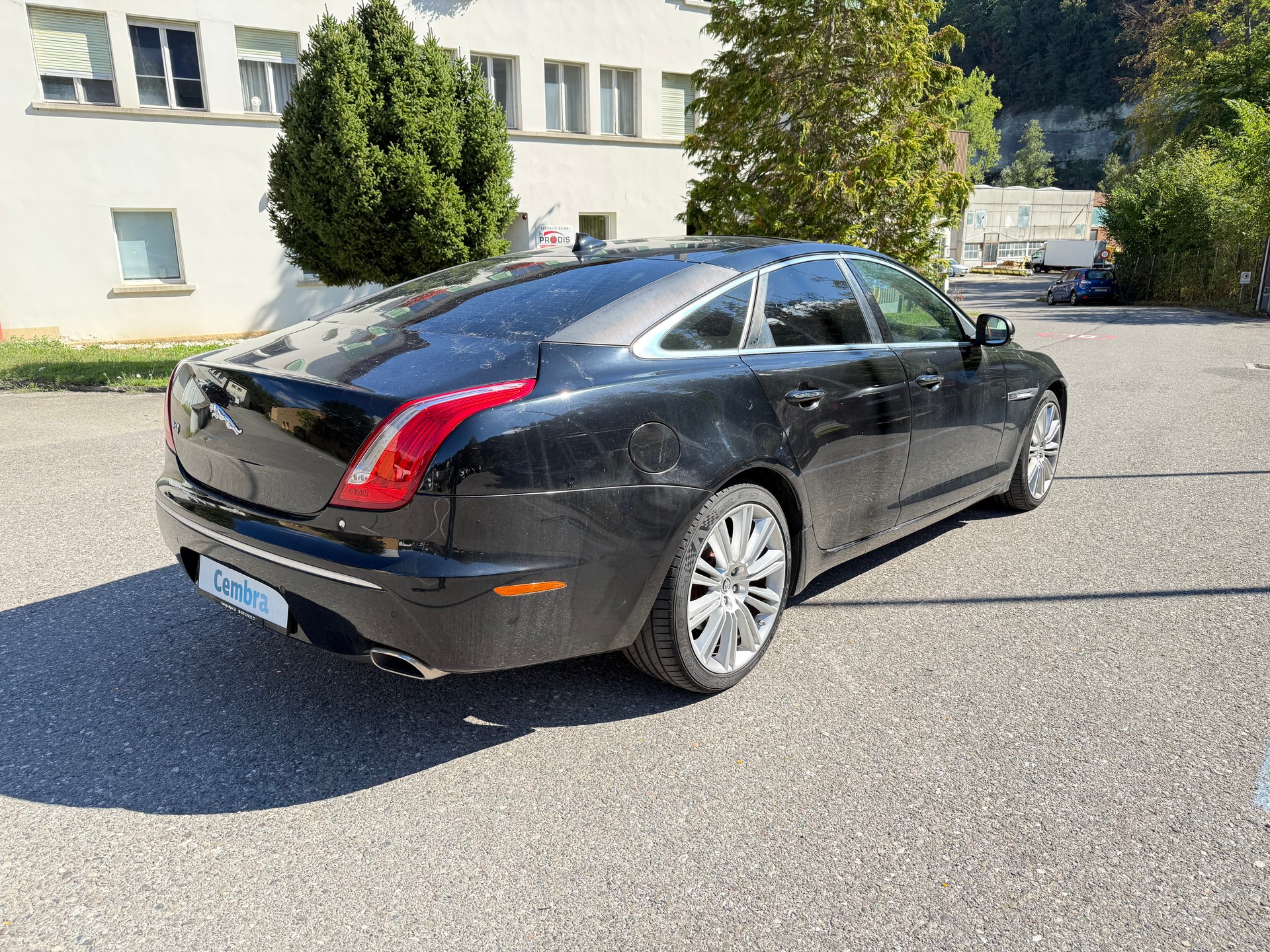 JAGUAR XJ 3.0d V6 Luxury Automatic-image-6