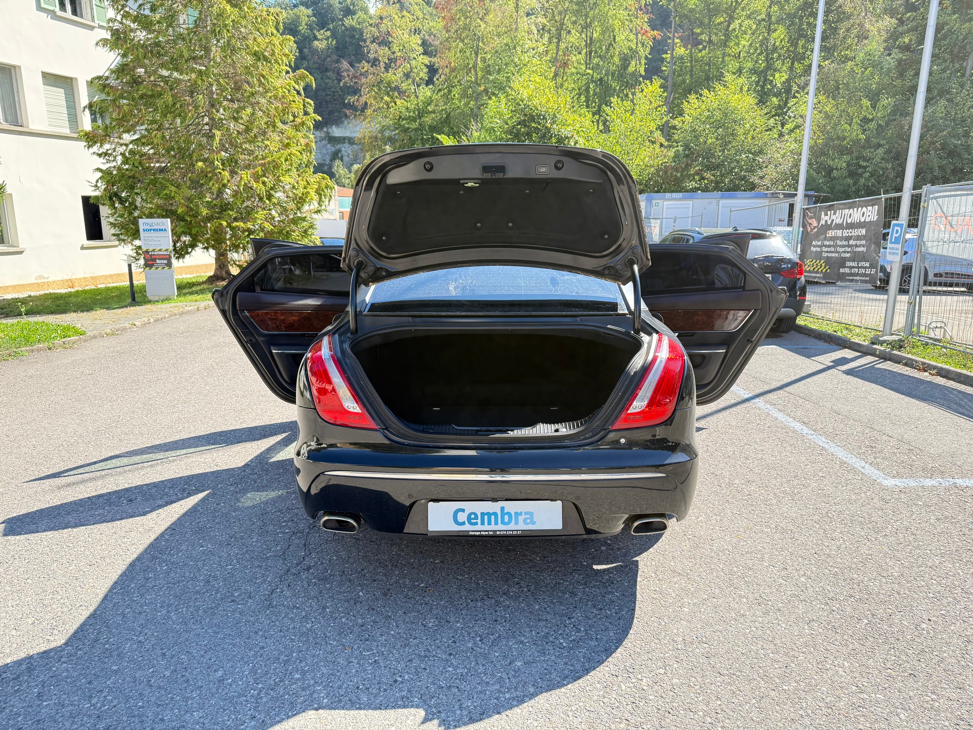 JAGUAR XJ 3.0d V6 Luxury Automatic-image-18