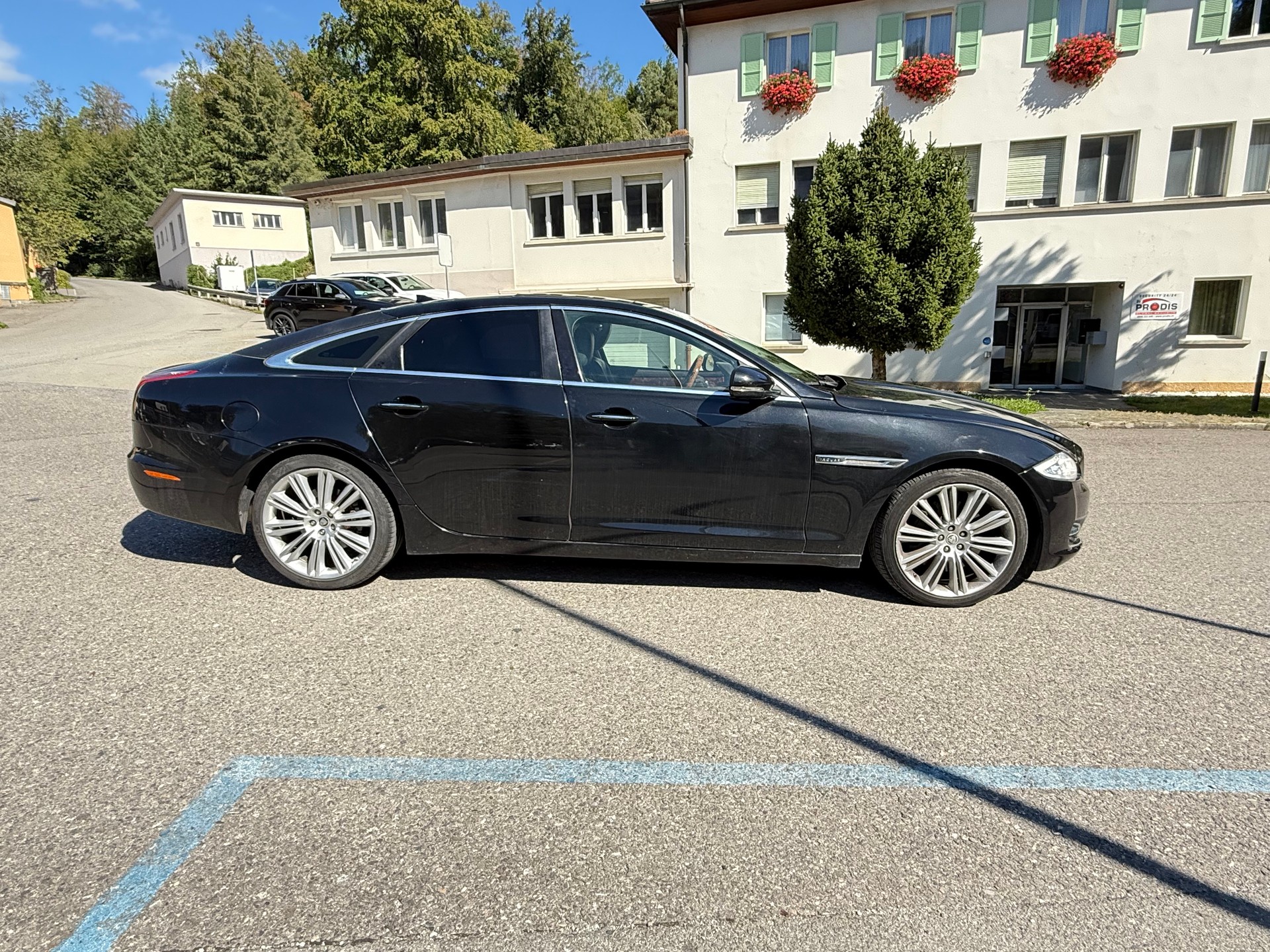 JAGUAR XJ 3.0d V6 Luxury Automatic-image-7