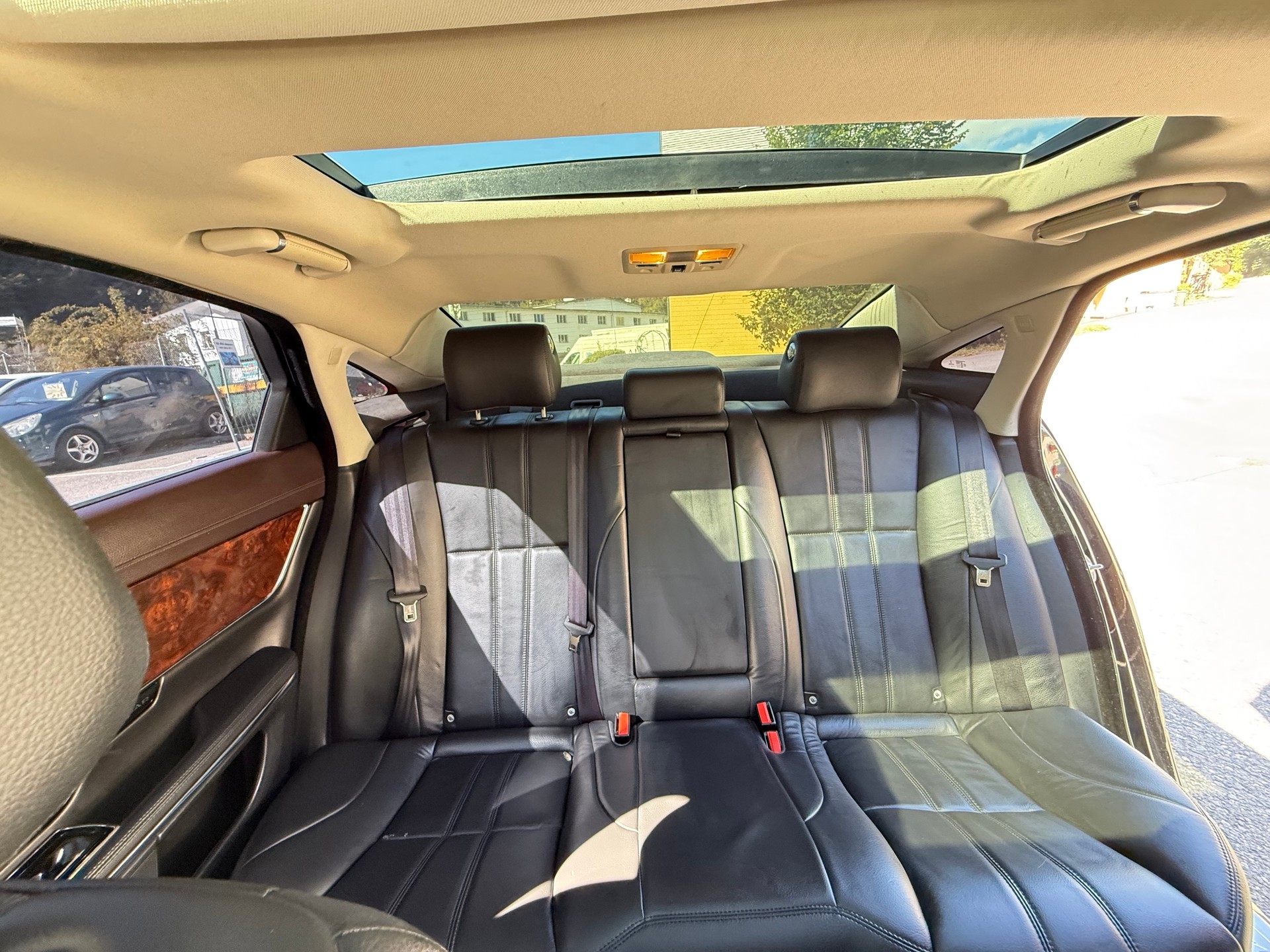 JAGUAR XJ 3.0d V6 Luxury Automatic-image-23