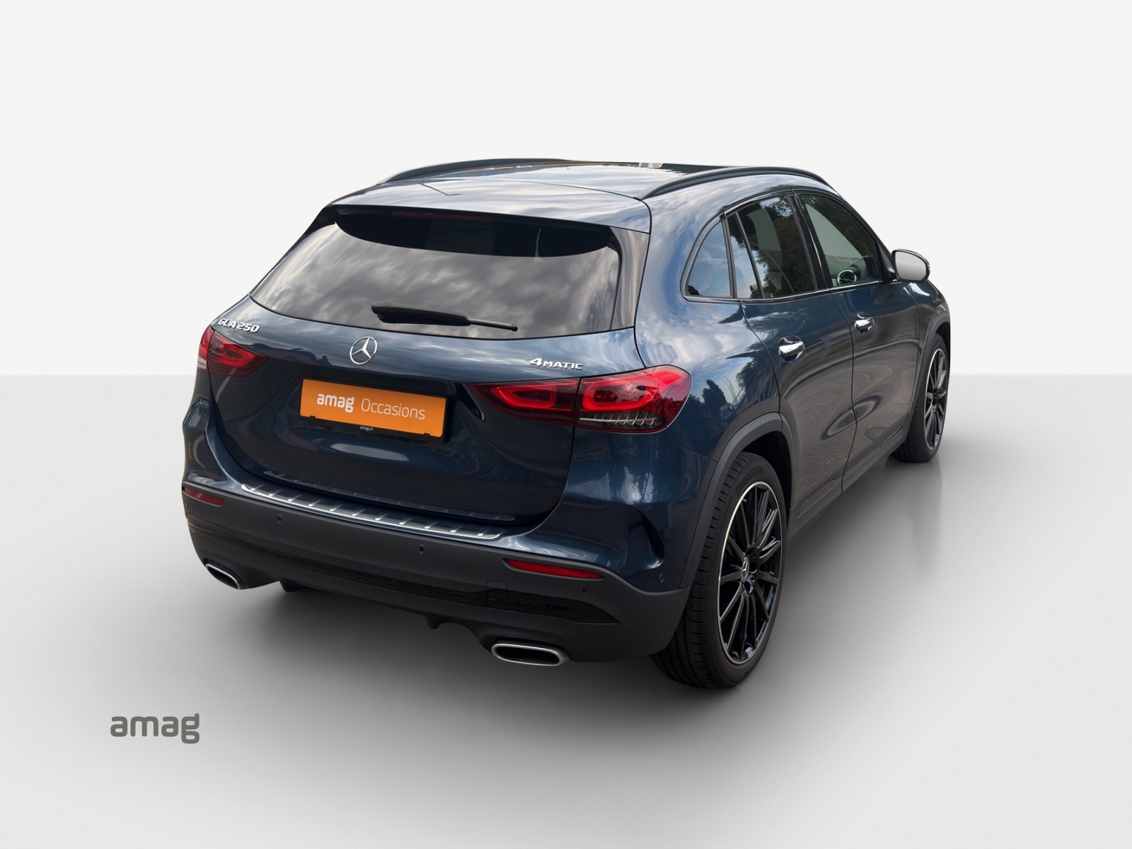 MERCEDES-BENZ GLA 250 4Matic AMG Line 8G-DCT-image-4