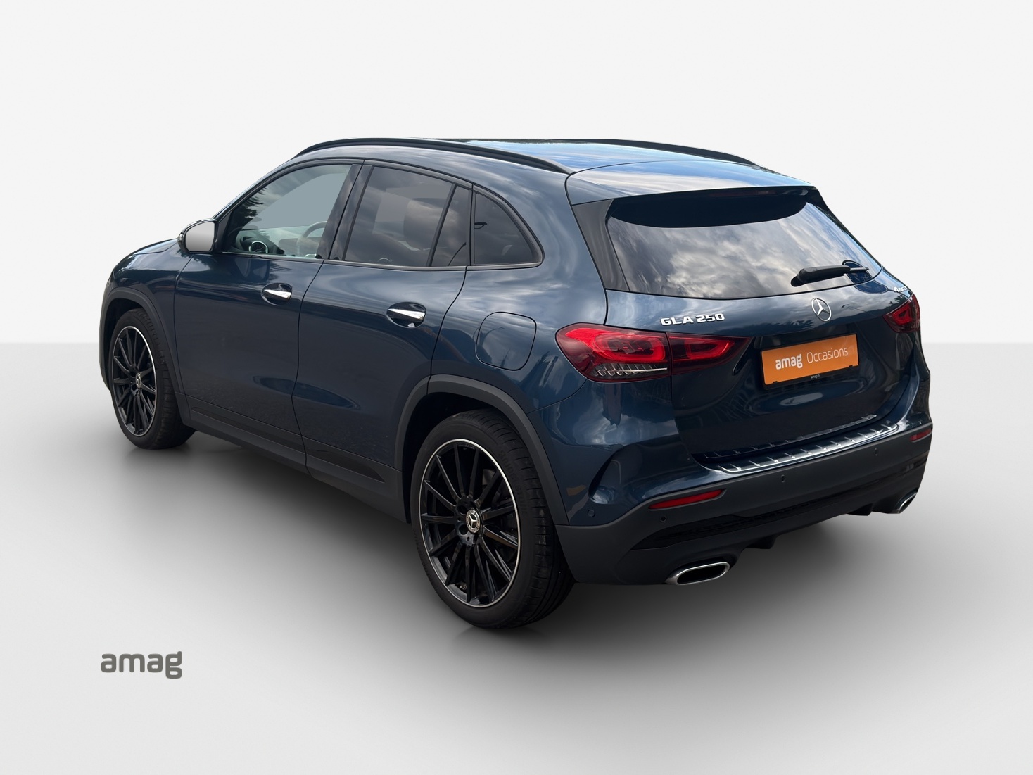 MERCEDES-BENZ GLA 250 4Matic AMG Line 8G-DCT-image-2