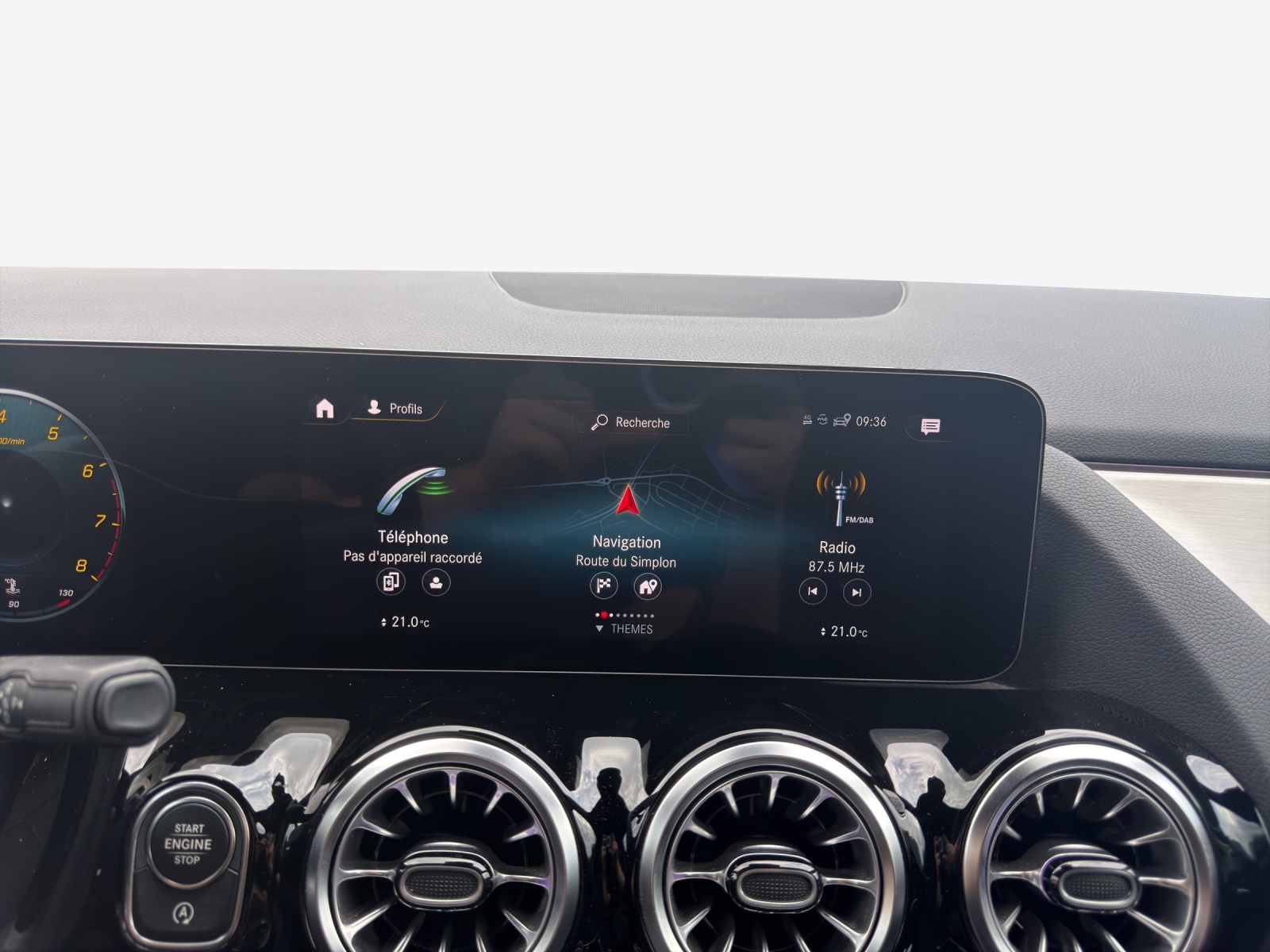 MERCEDES-BENZ GLA 250 4Matic AMG Line 8G-DCT-image-13