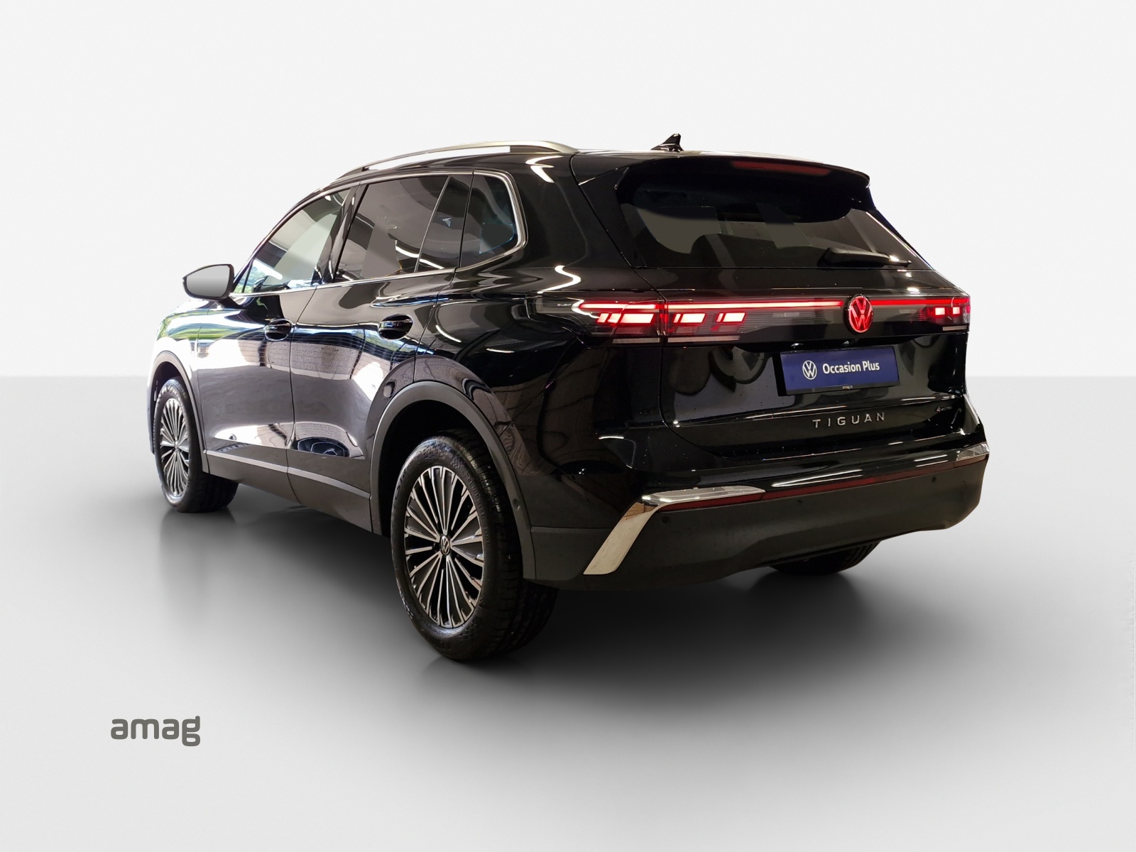 VW Tiguan 2.0 TSI DSG Elegance 4Motion-image-2