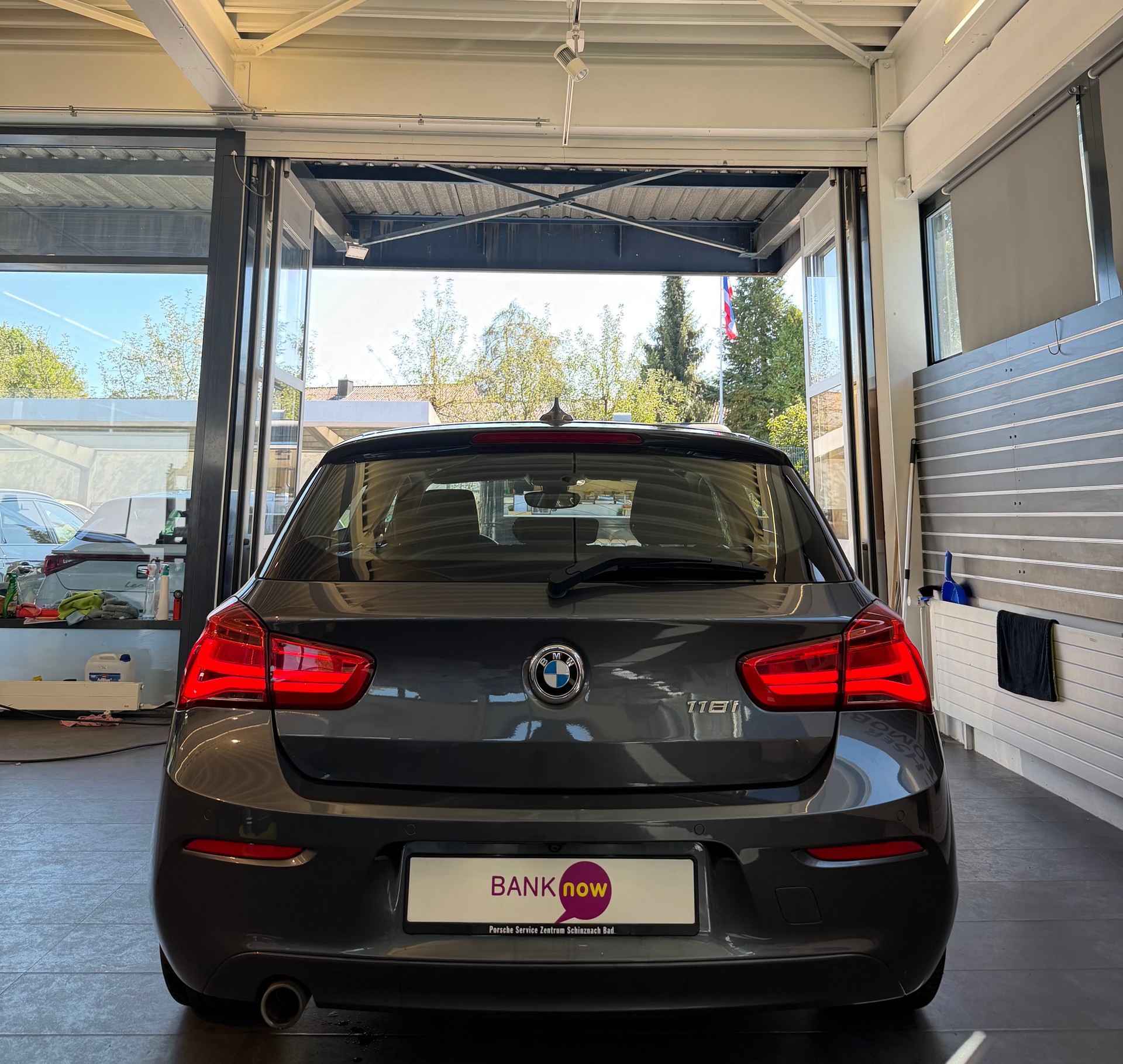 BMW 118i Essential Edition Steptronic-image-5