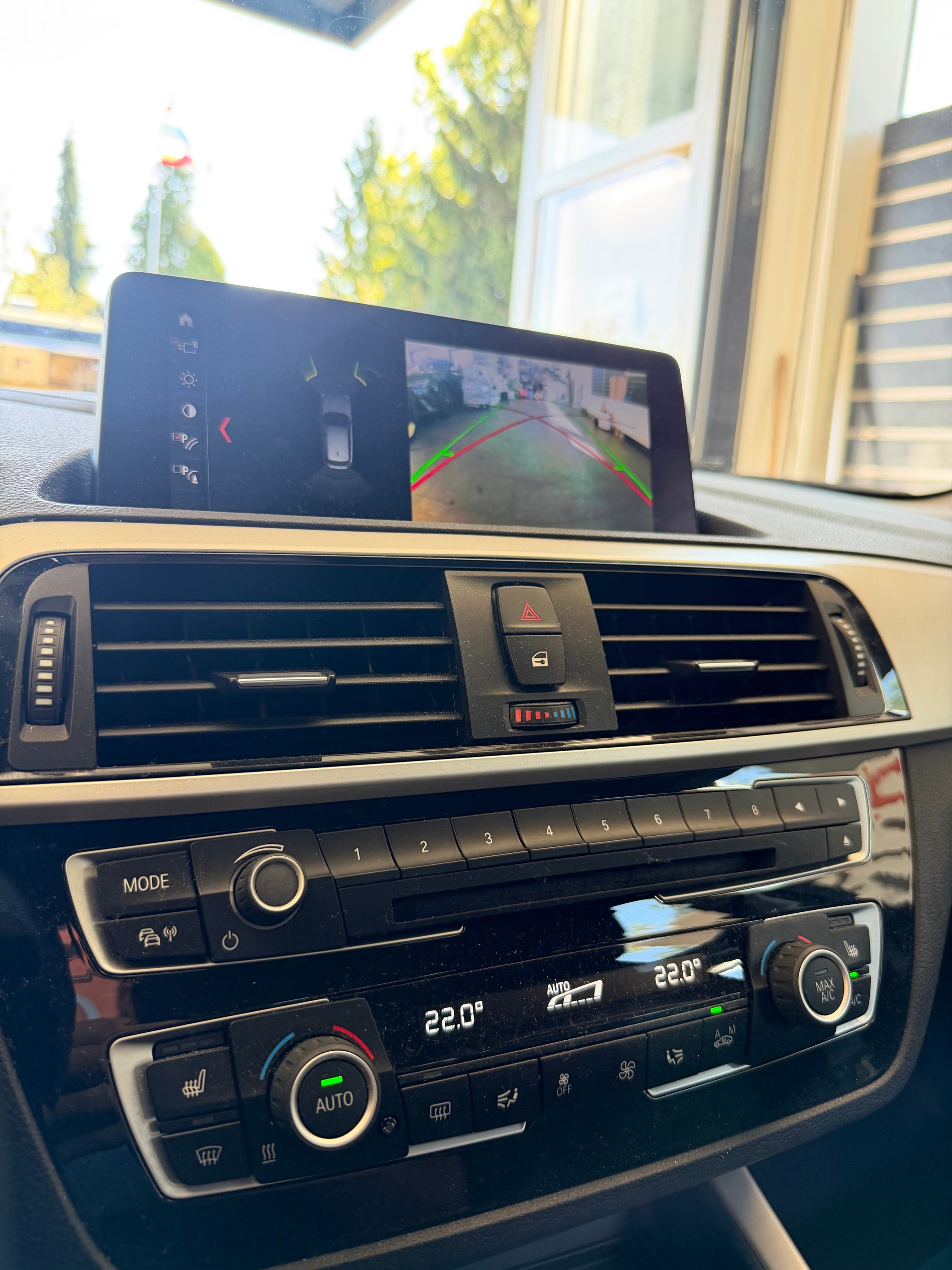 BMW 118i Essential Edition Steptronic-image-14