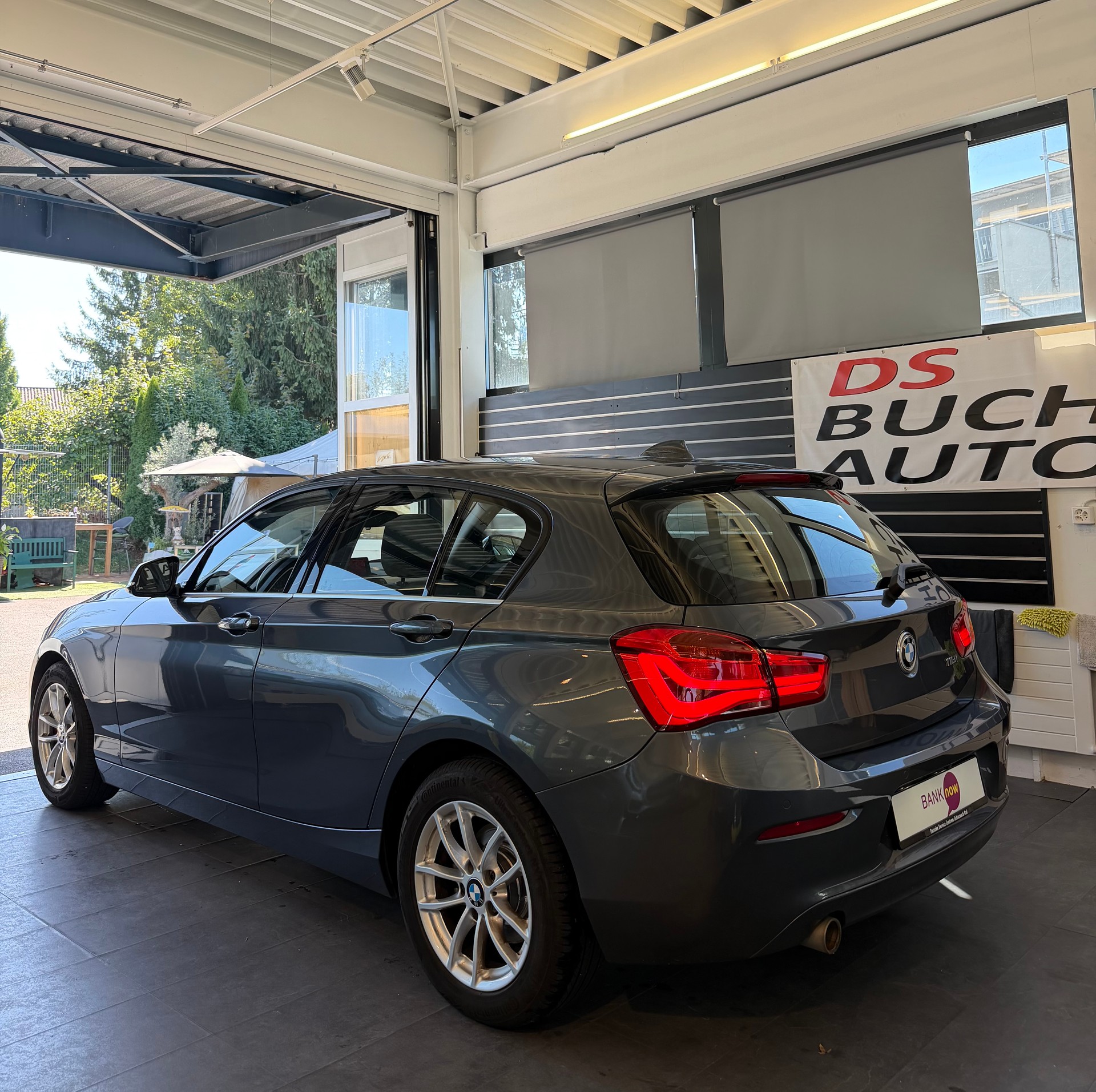 BMW 118i Essential Edition Steptronic-image-4