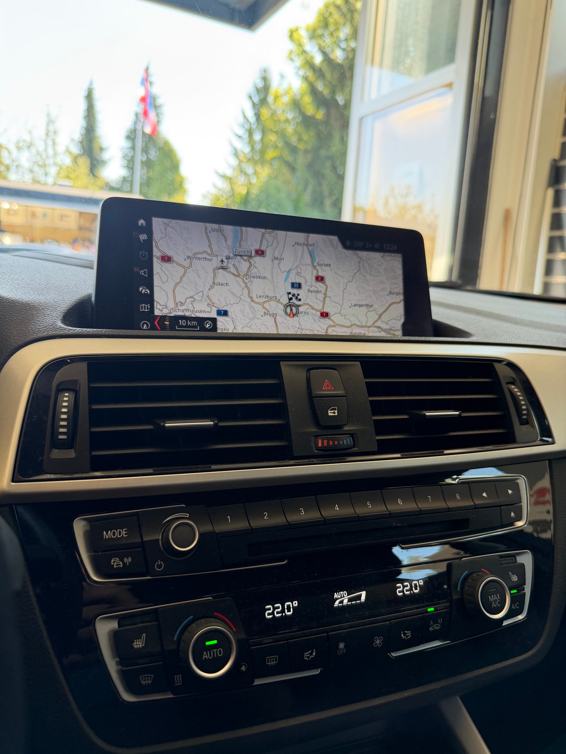 BMW 118i Essential Edition Steptronic-image-15