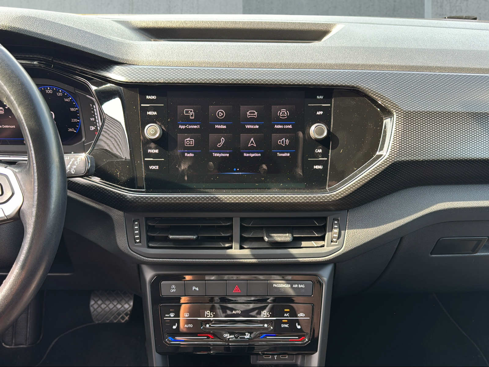 VW T-Cross 1.0 TSI Life Limited DSG-image-9