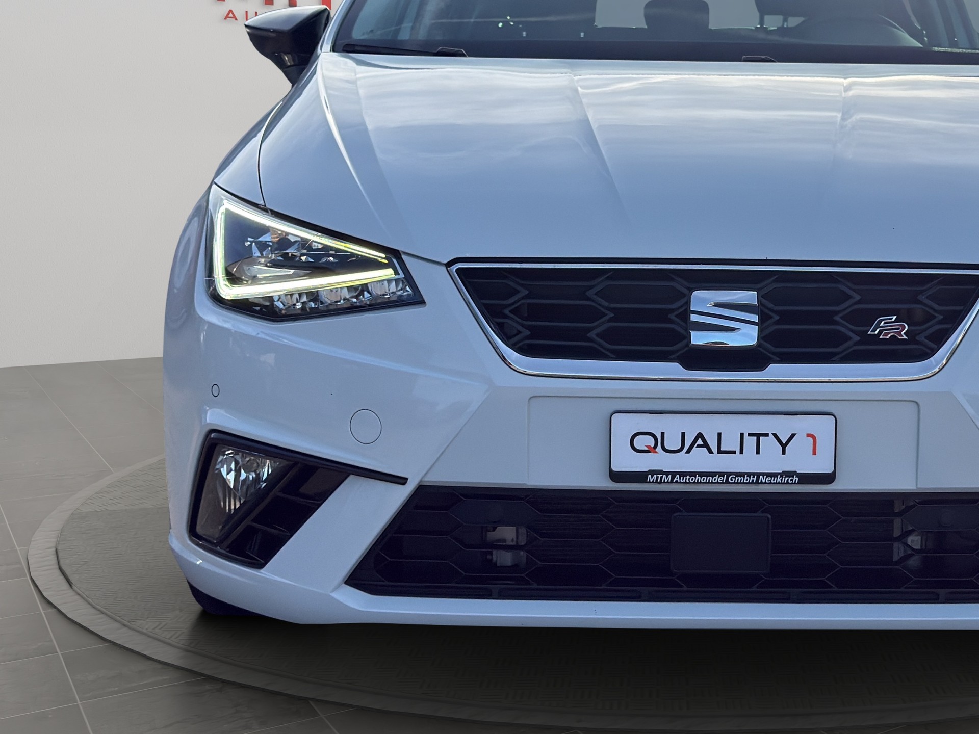 SEAT Ibiza 1.0 TGI CNG Swiss FR-image-3