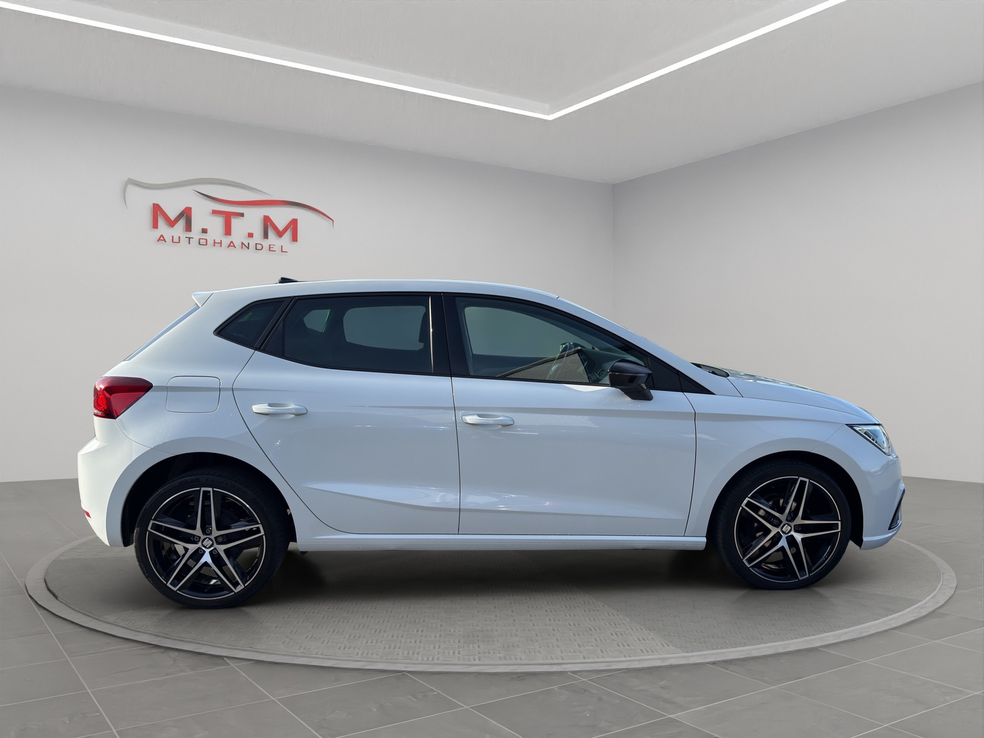 SEAT Ibiza 1.0 TGI CNG Swiss FR-image-13