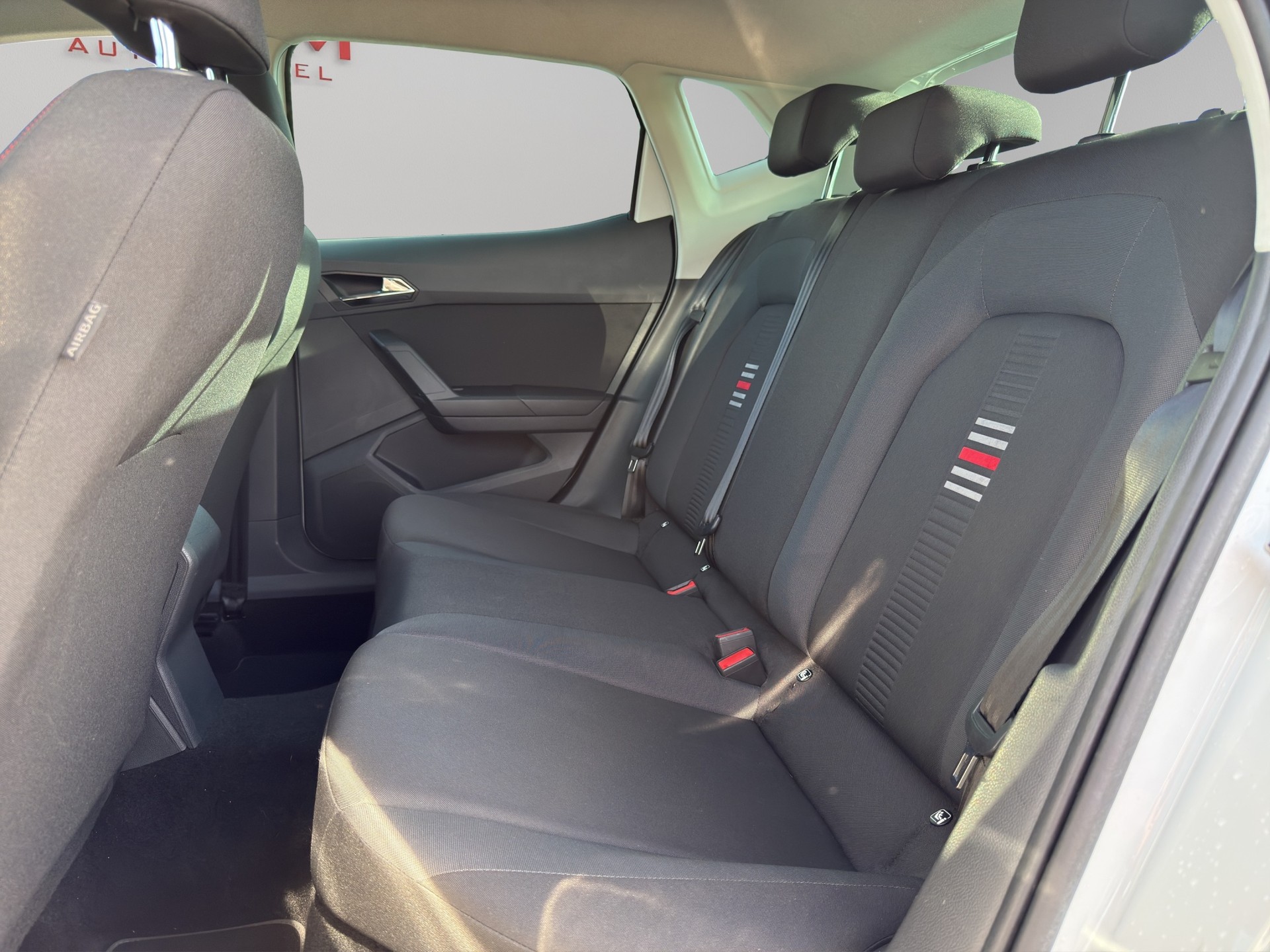 SEAT Ibiza 1.0 TGI CNG Swiss FR-image-17