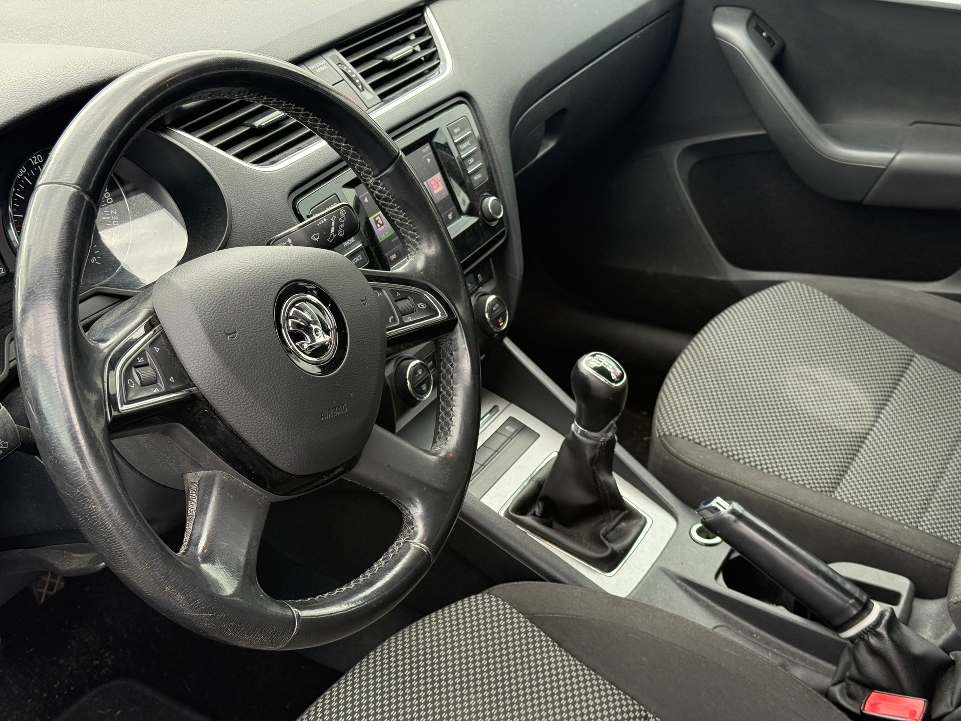 SKODA Octavia Combi 2.0 TDI Fresh 4x4-image-9