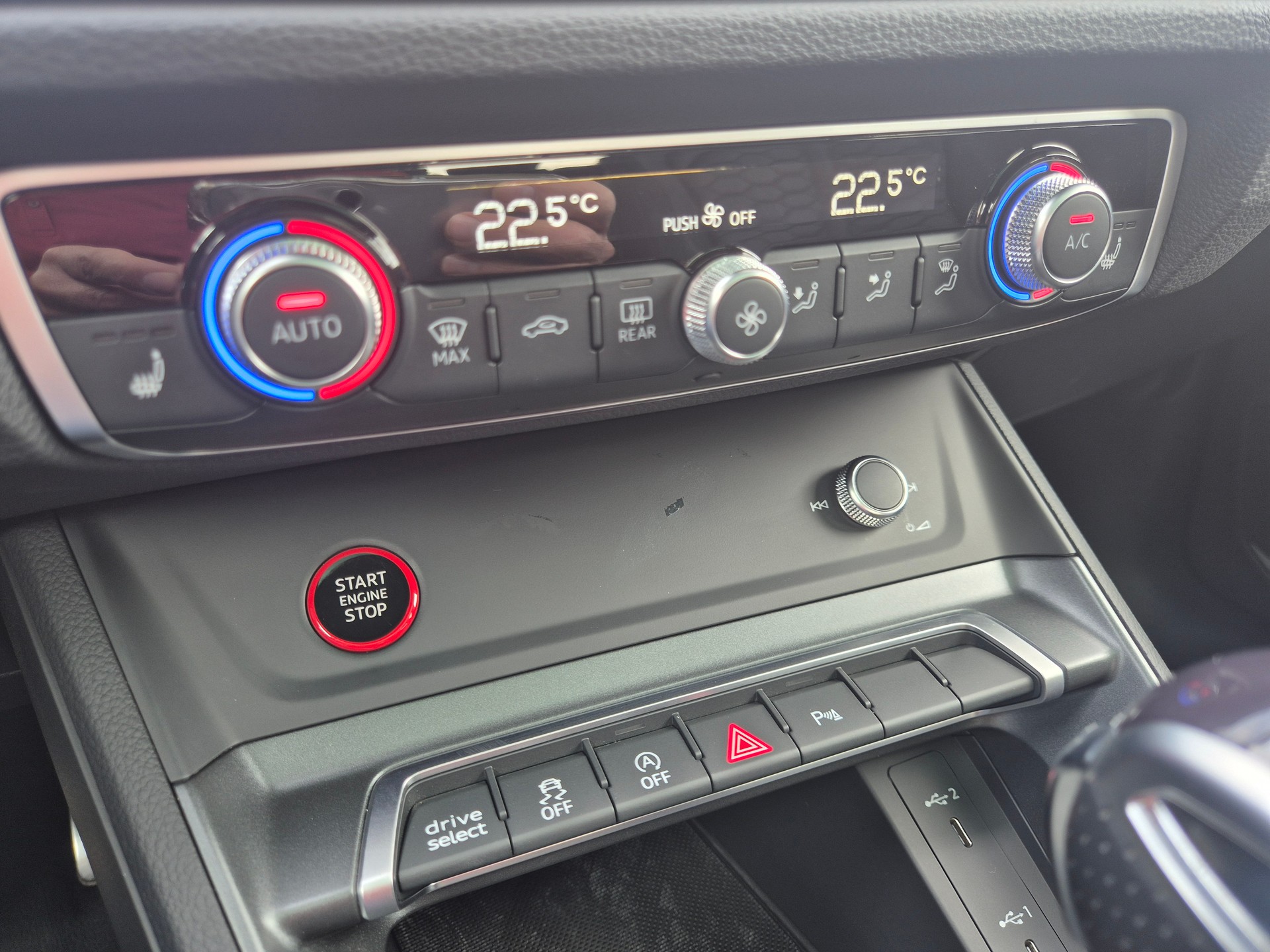 AUDI RS Q3 2.5 TFSI quattro S tronic-image-21