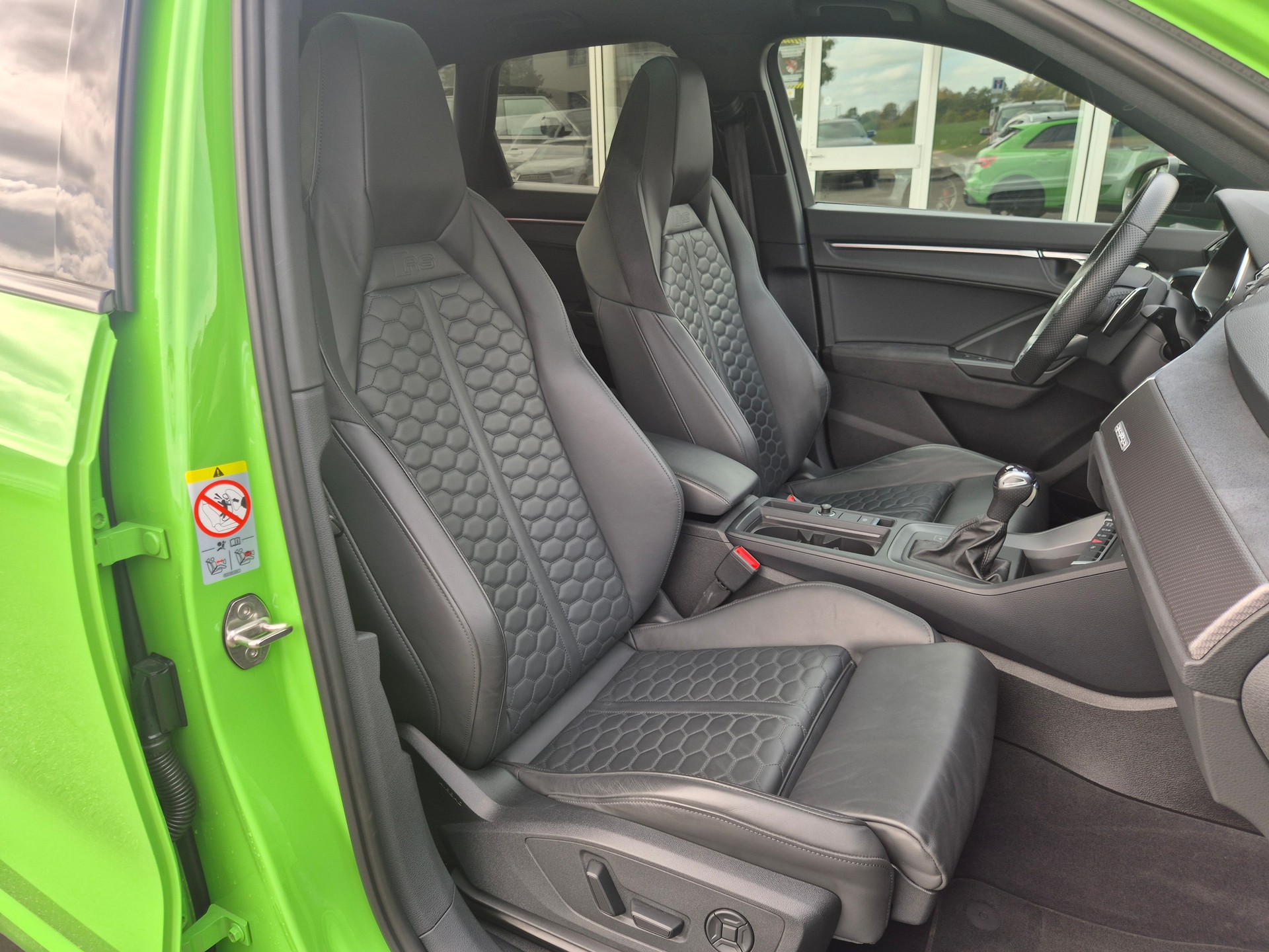 AUDI RS Q3 2.5 TFSI quattro S tronic-image-18