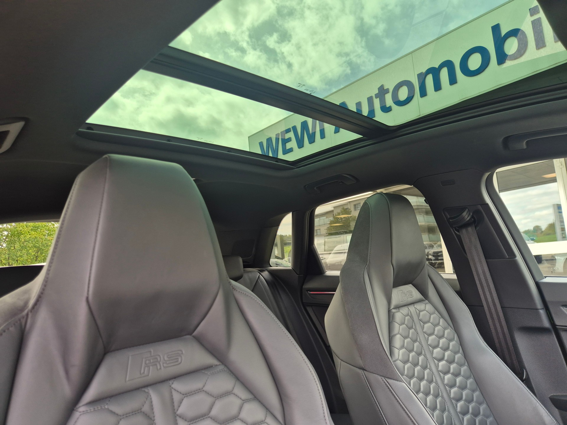AUDI RS Q3 2.5 TFSI quattro S tronic-image-10