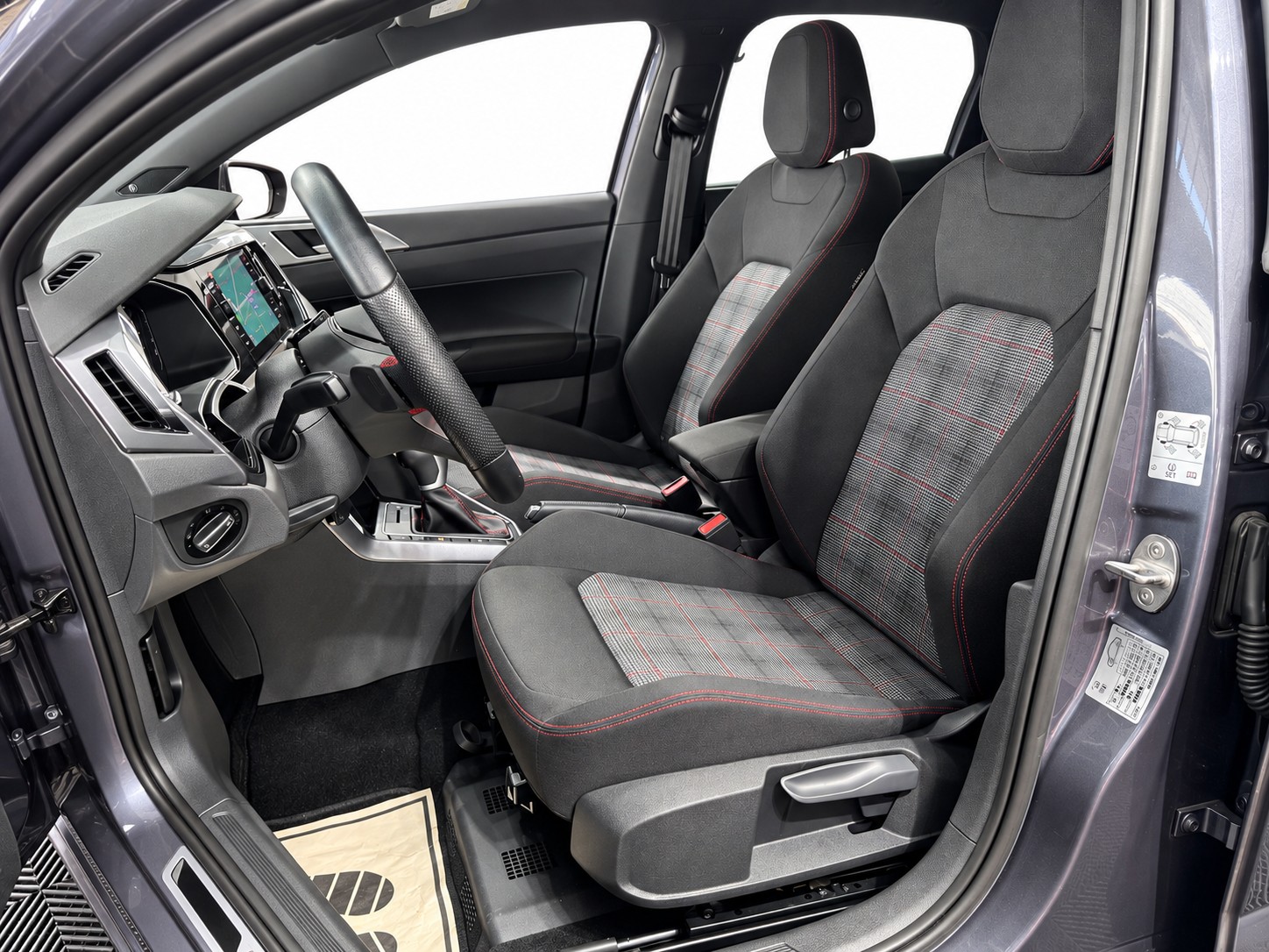VW Polo 2.0 TSI GTI DSG * Panorama-Glasdach *-image-9