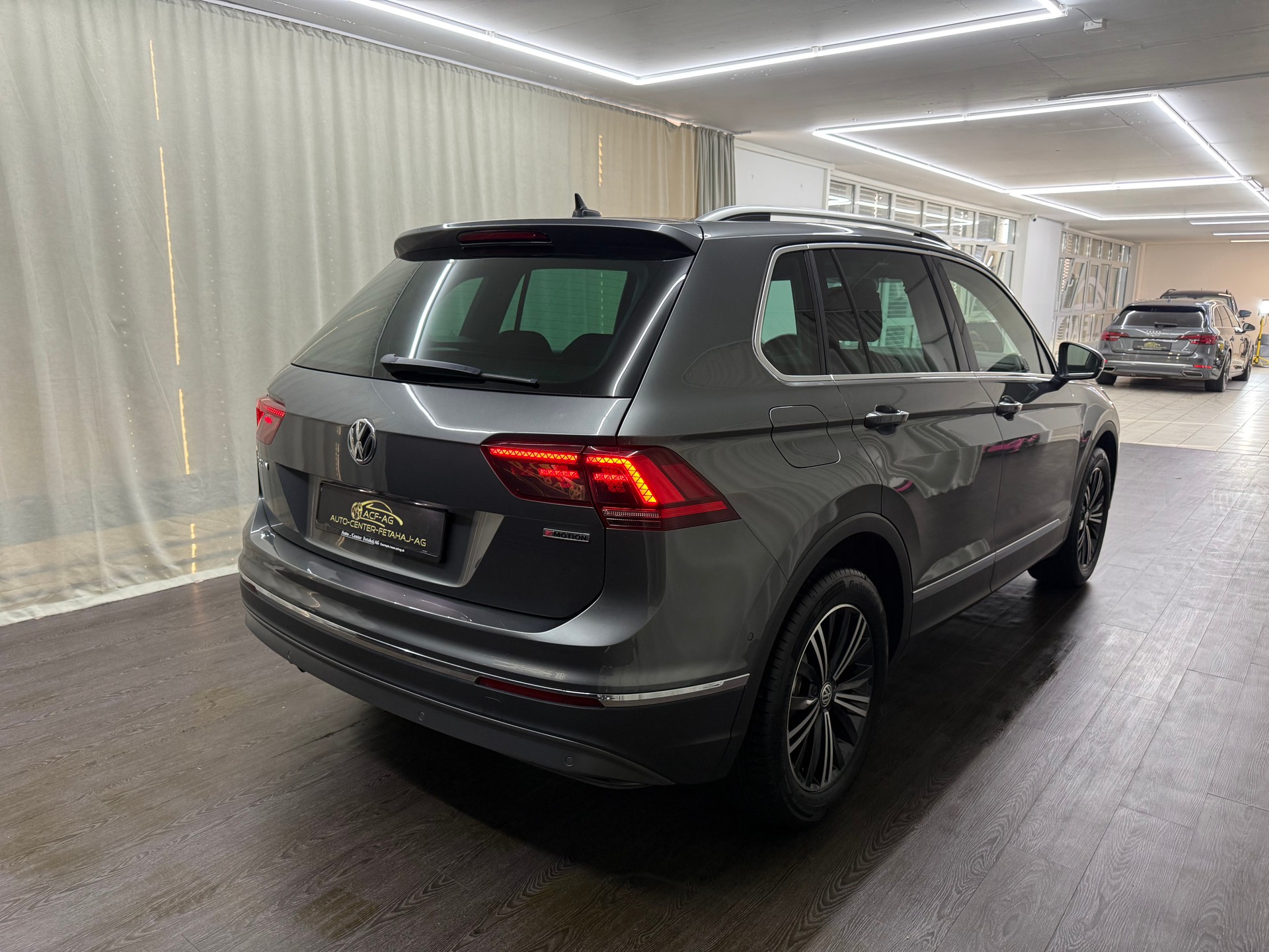 VW Tiguan 2.0TSI Highline 4Motion DSG-image-3