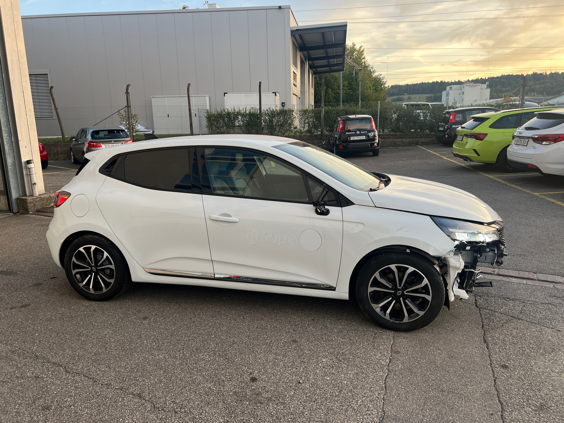 RENAULT Clio 1.6 E-Tech Techno-image-3
