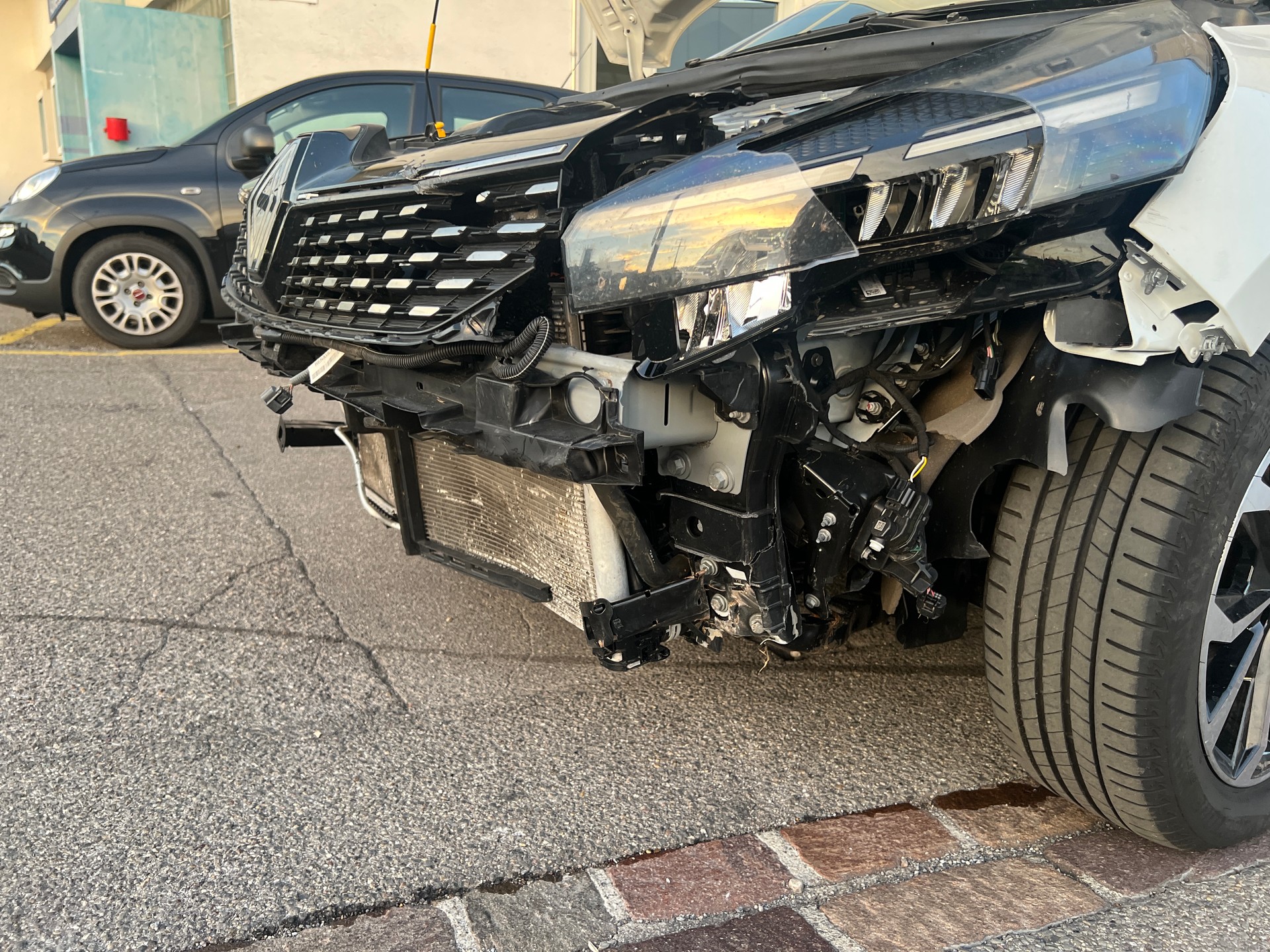 RENAULT Clio 1.6 E-Tech Techno-image-11