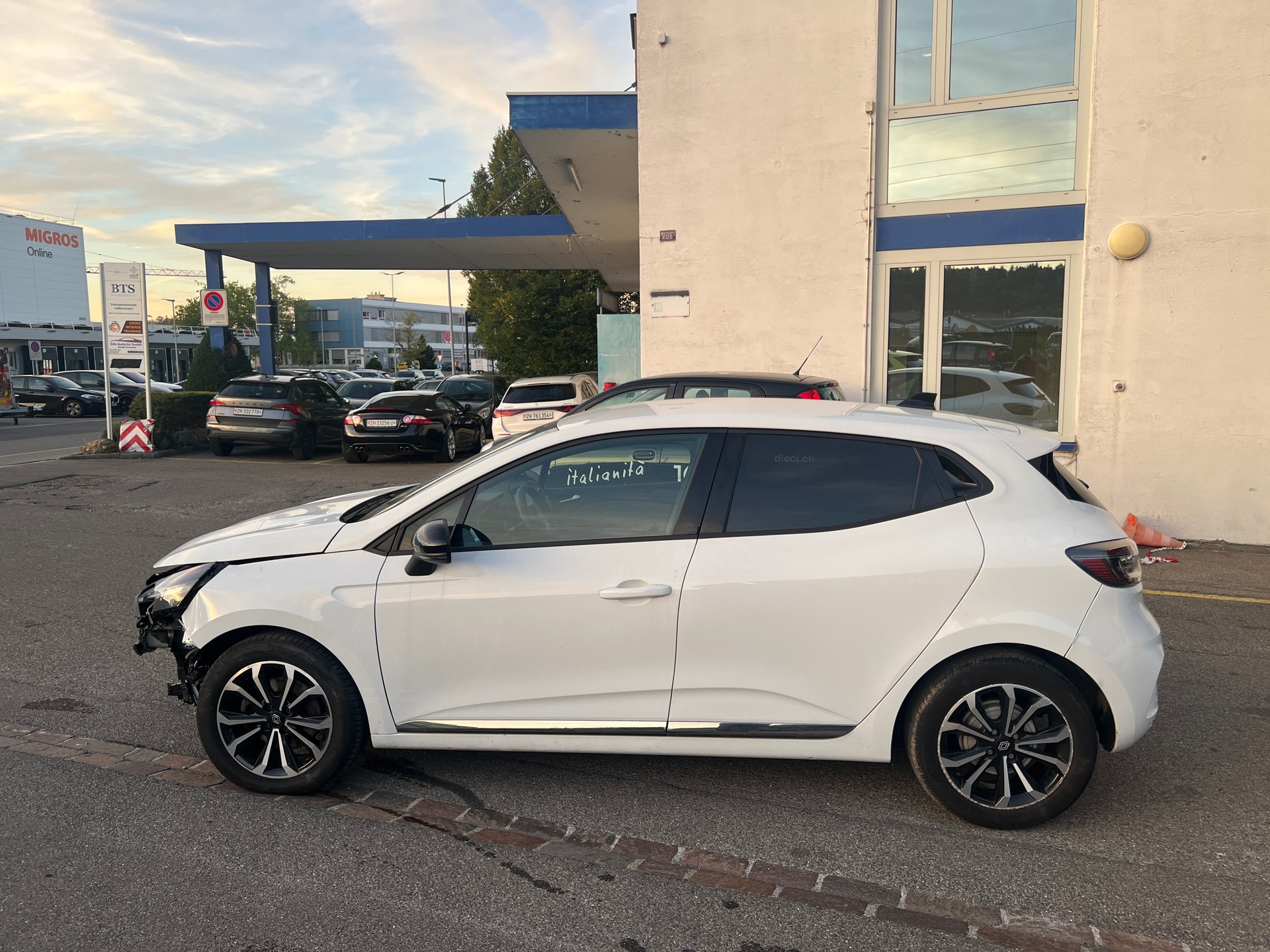 RENAULT Clio 1.6 E-Tech Techno-image-7
