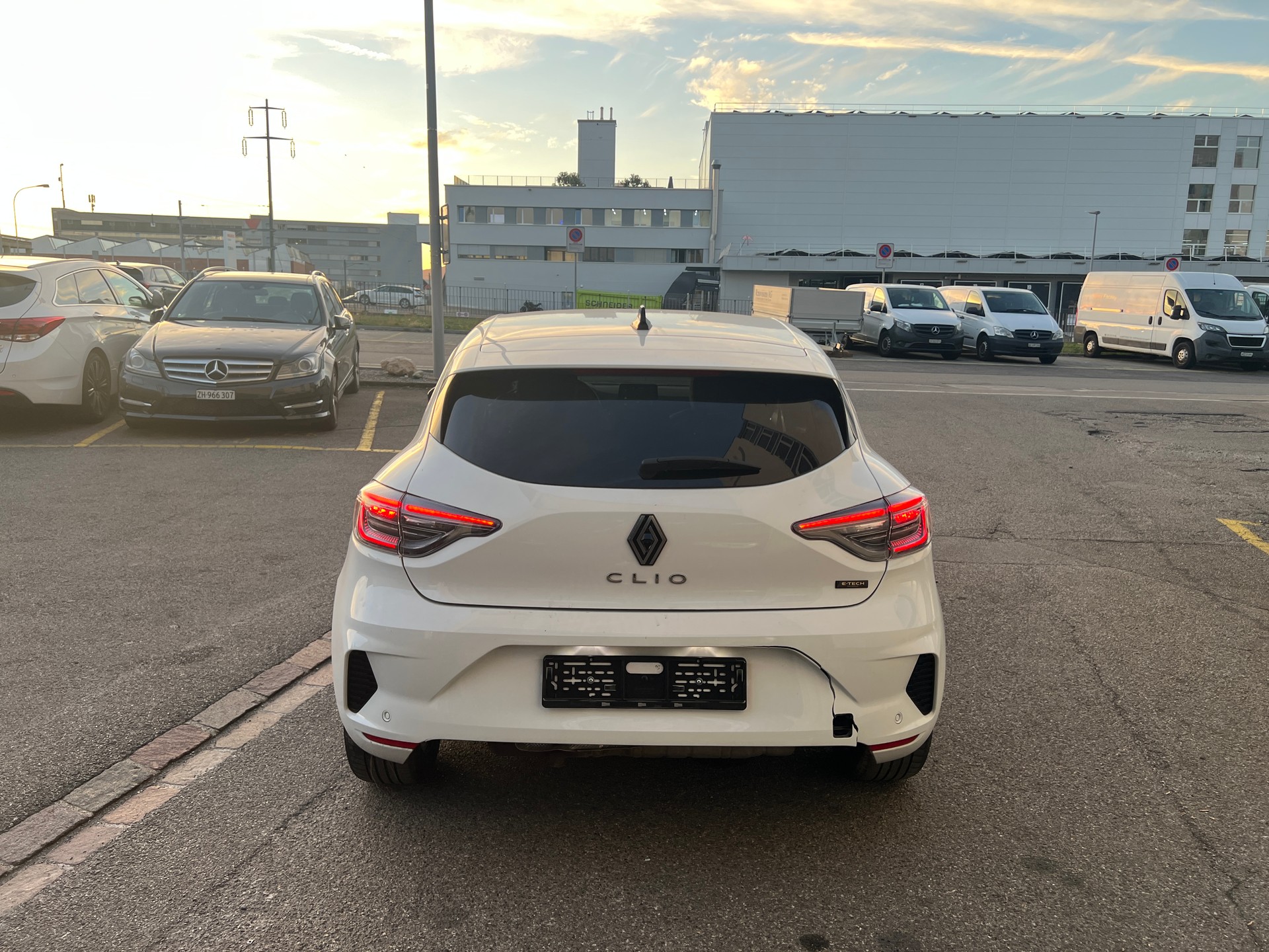 RENAULT Clio 1.6 E-Tech Techno-image-5