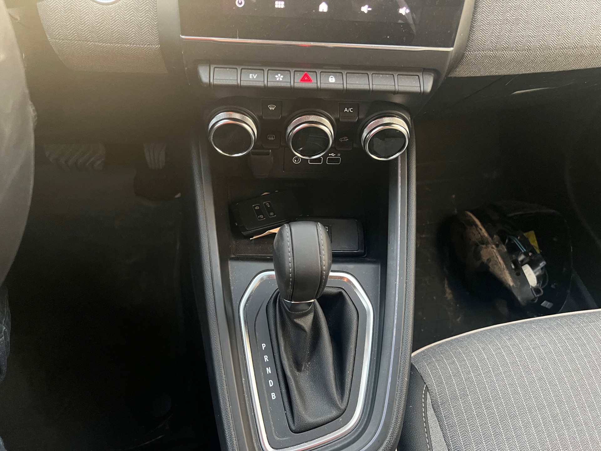 RENAULT Clio 1.6 E-Tech Techno-image-16