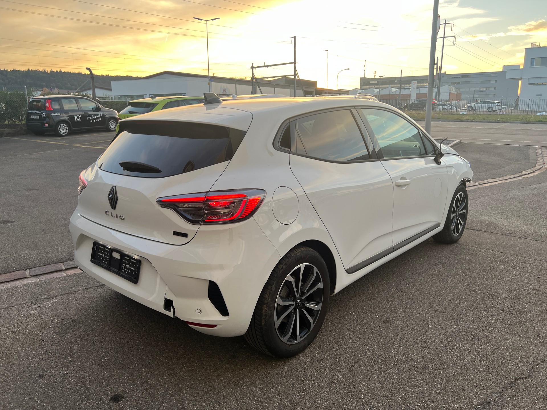 RENAULT Clio 1.6 E-Tech Techno-image-4