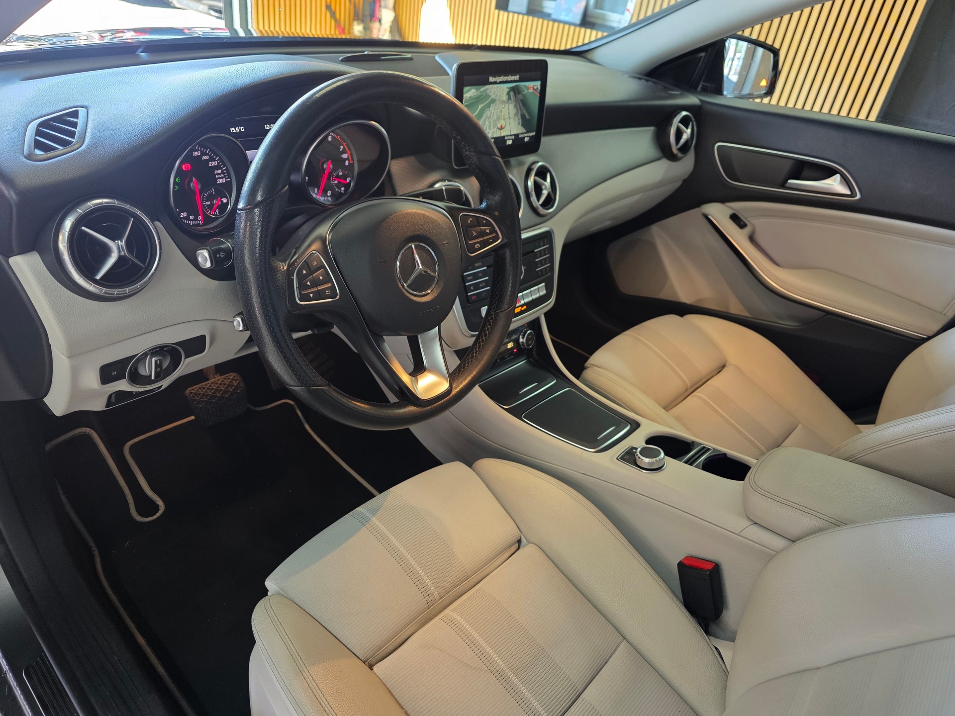 MERCEDES-BENZ CLA Shooting Brake 250 Urban 4Matic 7G-DCT-image-7