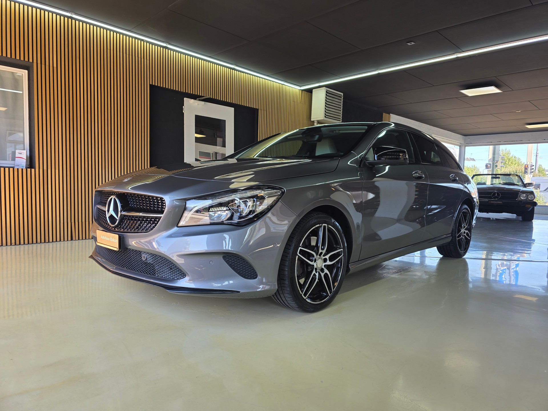 MERCEDES-BENZ CLA Shooting Brake 250 Urban 4Matic 7G-DCT-image-2