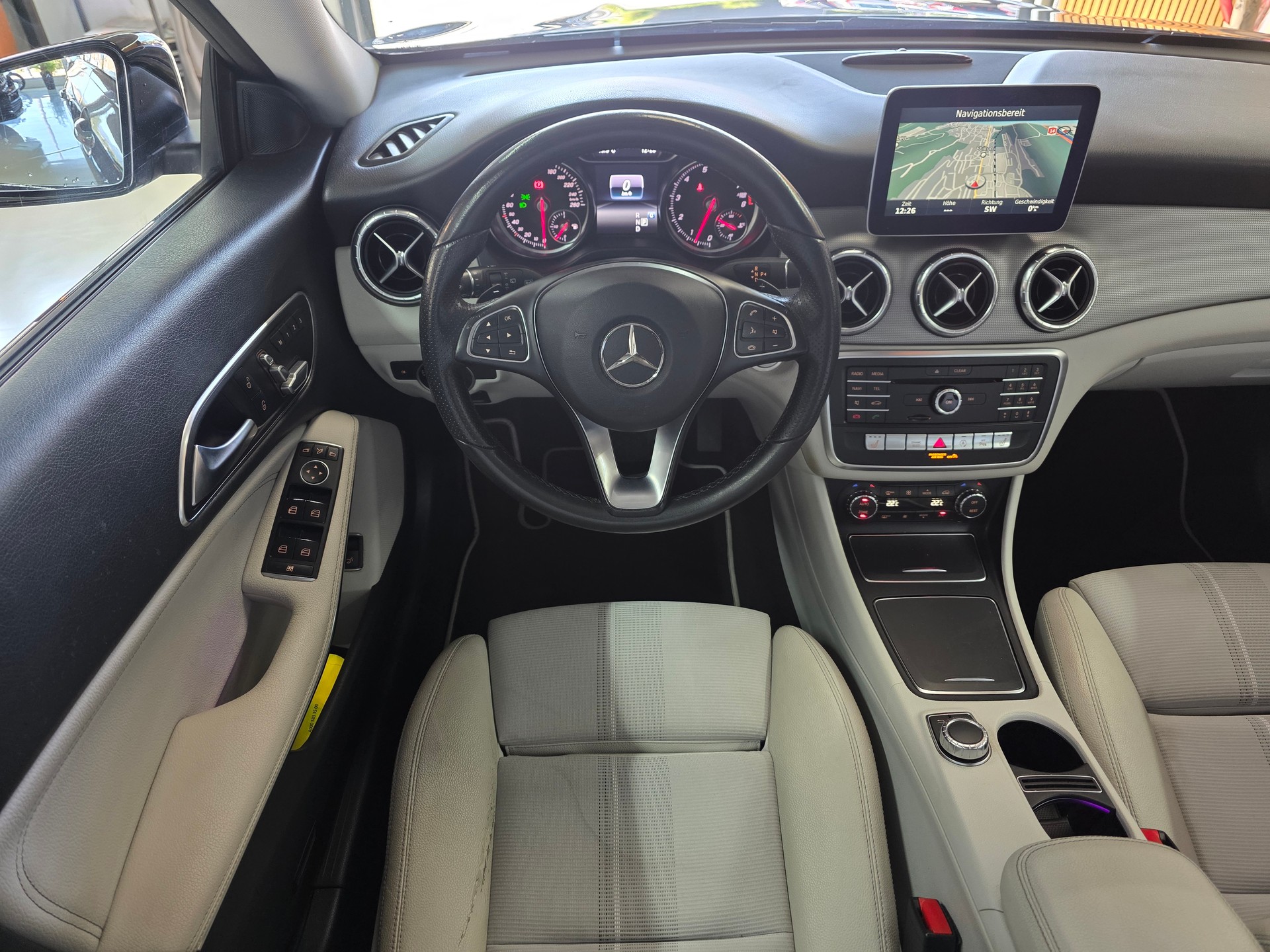 MERCEDES-BENZ CLA Shooting Brake 250 Urban 4Matic 7G-DCT-image-10