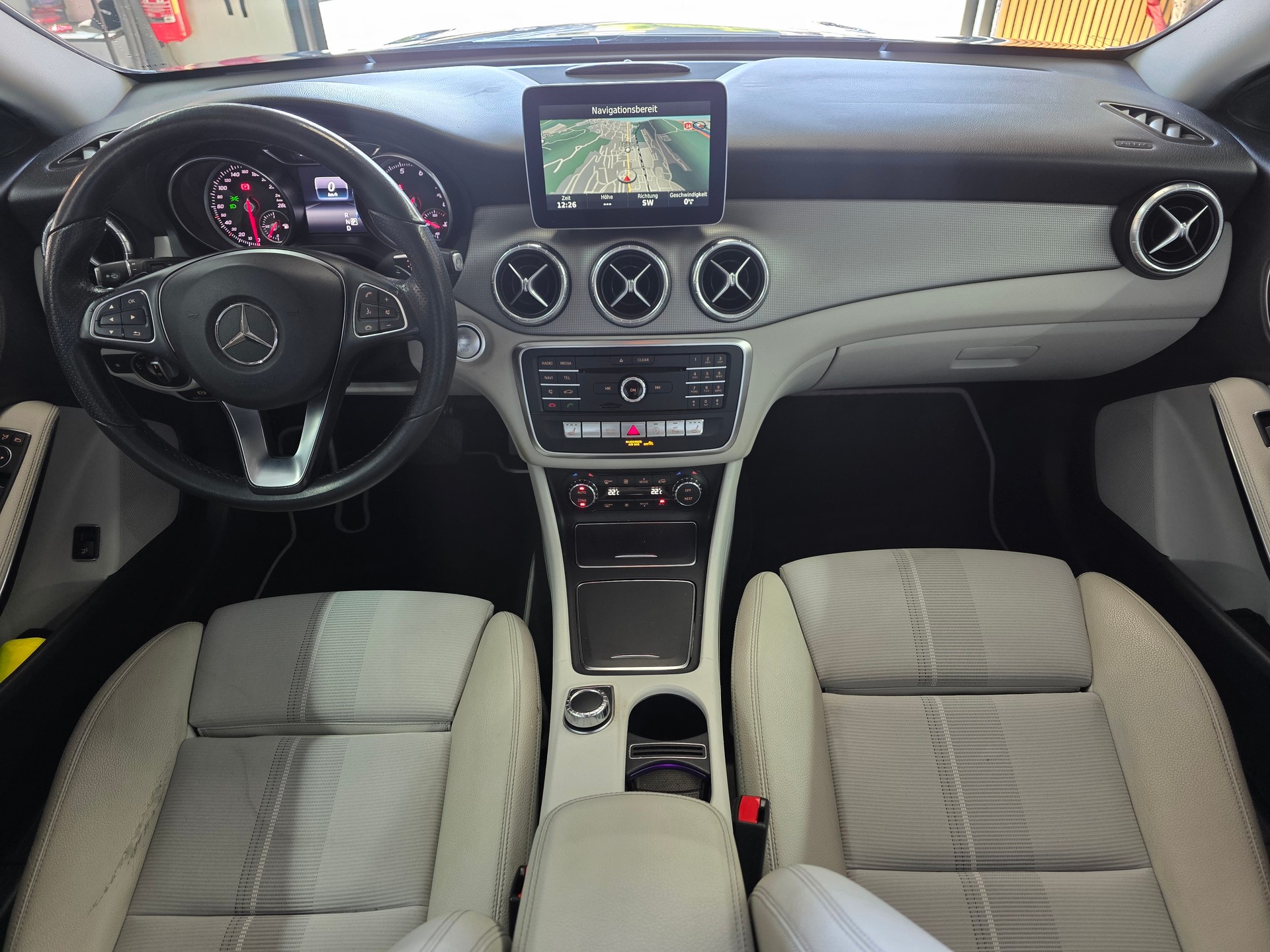 MERCEDES-BENZ CLA Shooting Brake 250 Urban 4Matic 7G-DCT-image-11