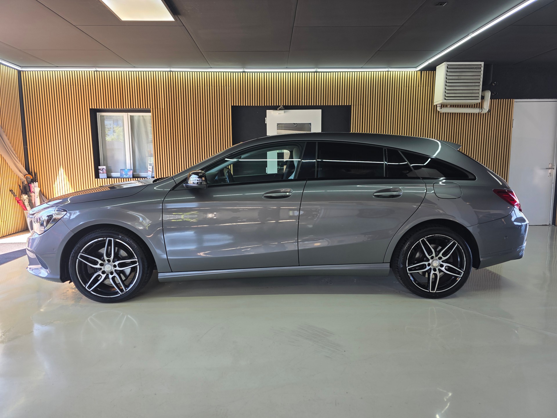 MERCEDES-BENZ CLA Shooting Brake 250 Urban 4Matic 7G-DCT-image-3