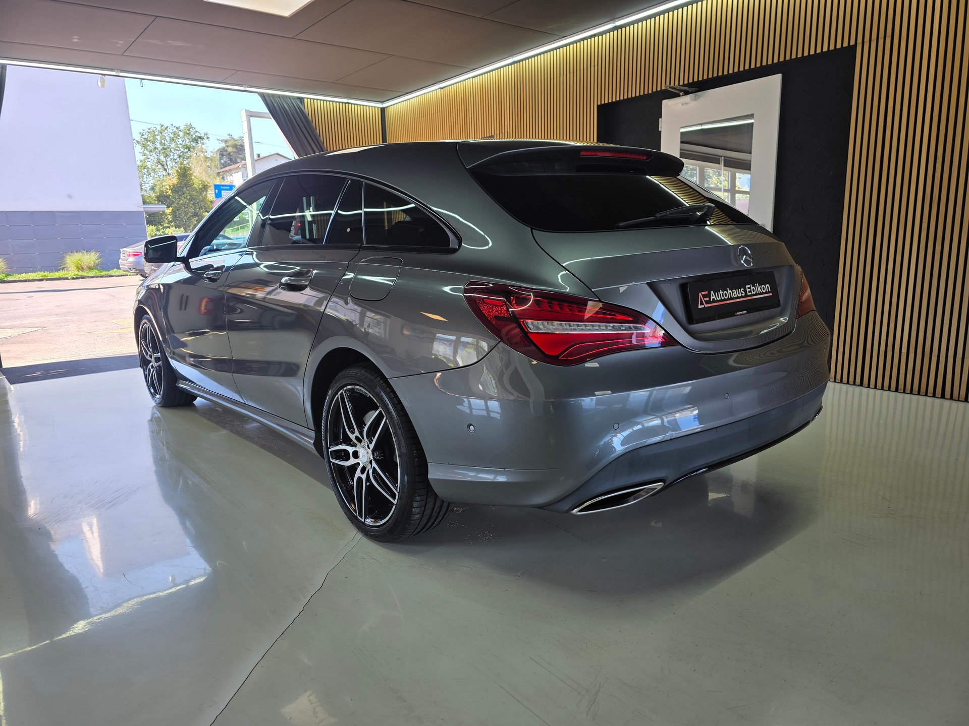 MERCEDES-BENZ CLA Shooting Brake 250 Urban 4Matic 7G-DCT-image-4
