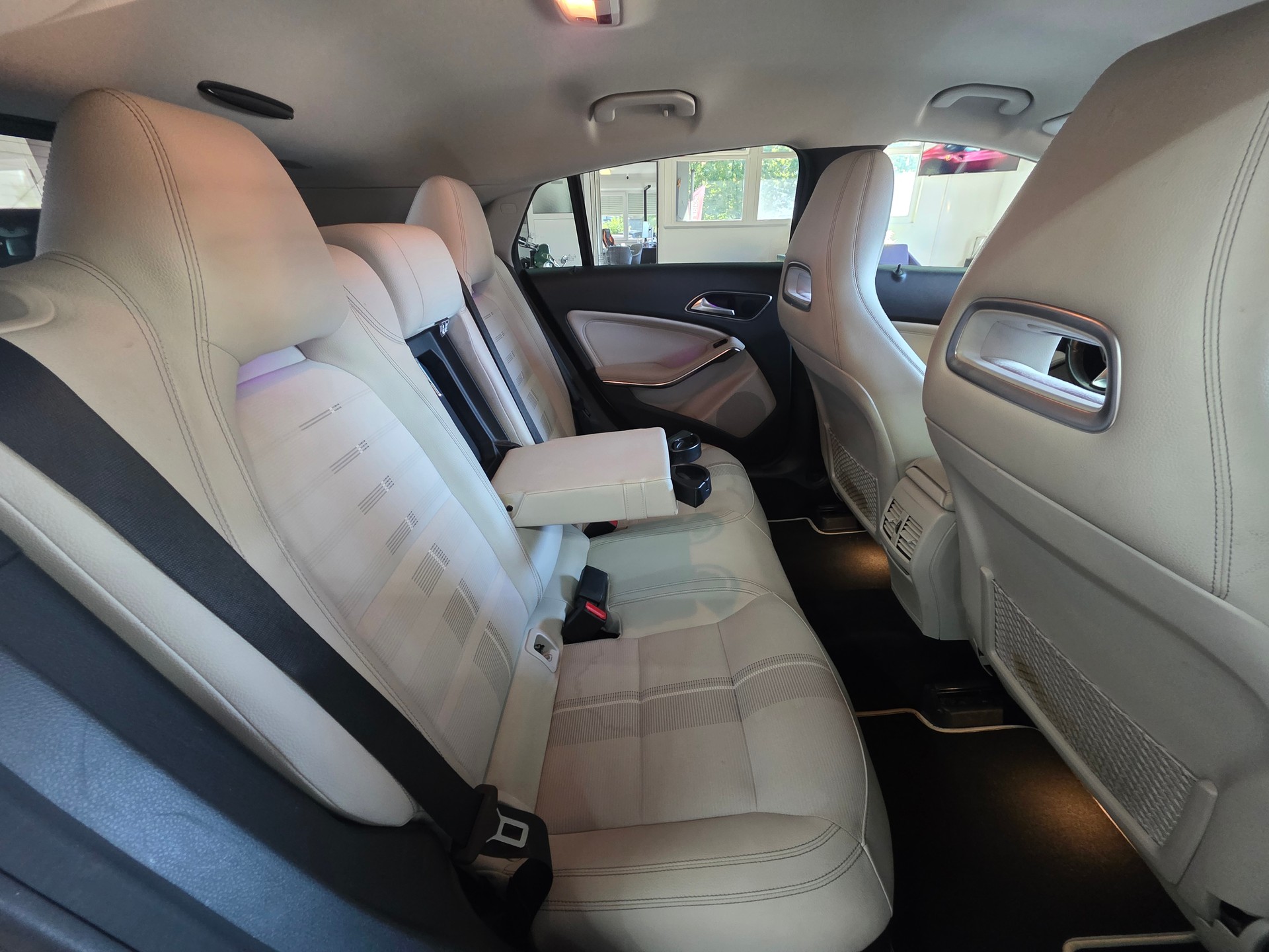 MERCEDES-BENZ CLA Shooting Brake 250 Urban 4Matic 7G-DCT-image-18