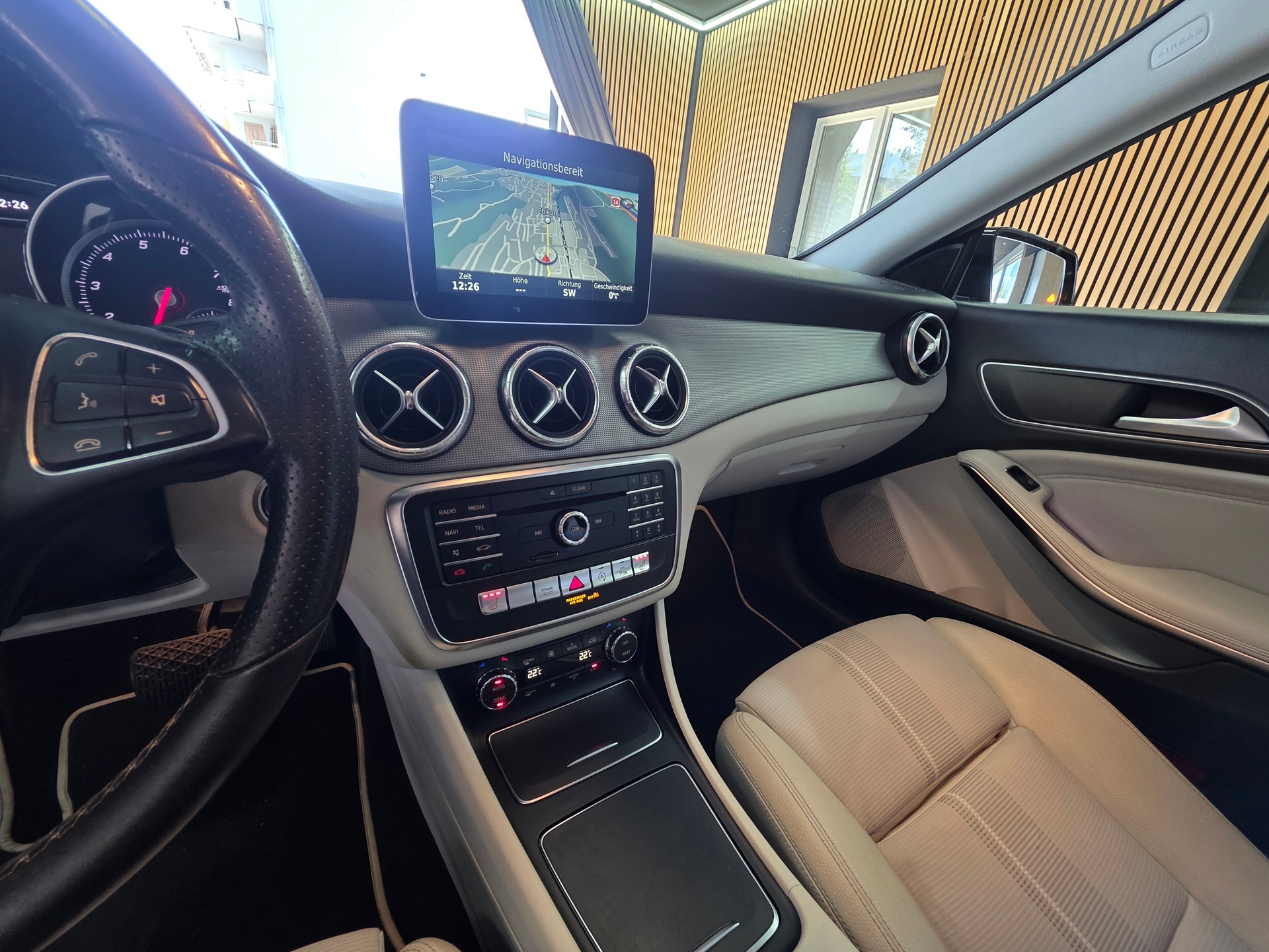MERCEDES-BENZ CLA Shooting Brake 250 Urban 4Matic 7G-DCT-image-12