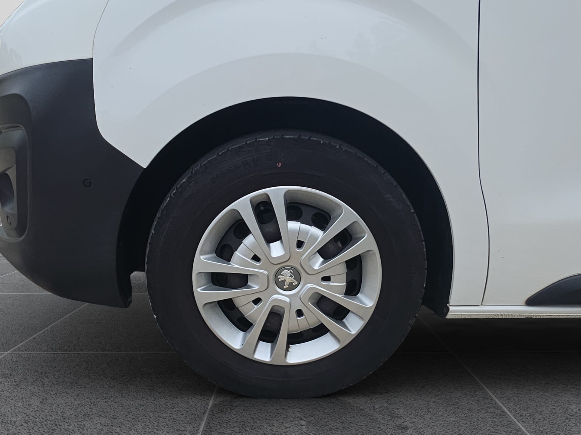 PEUGEOT Expert 2.0 BlueHDi 120 S&S Premium Standard EAT8-image-11