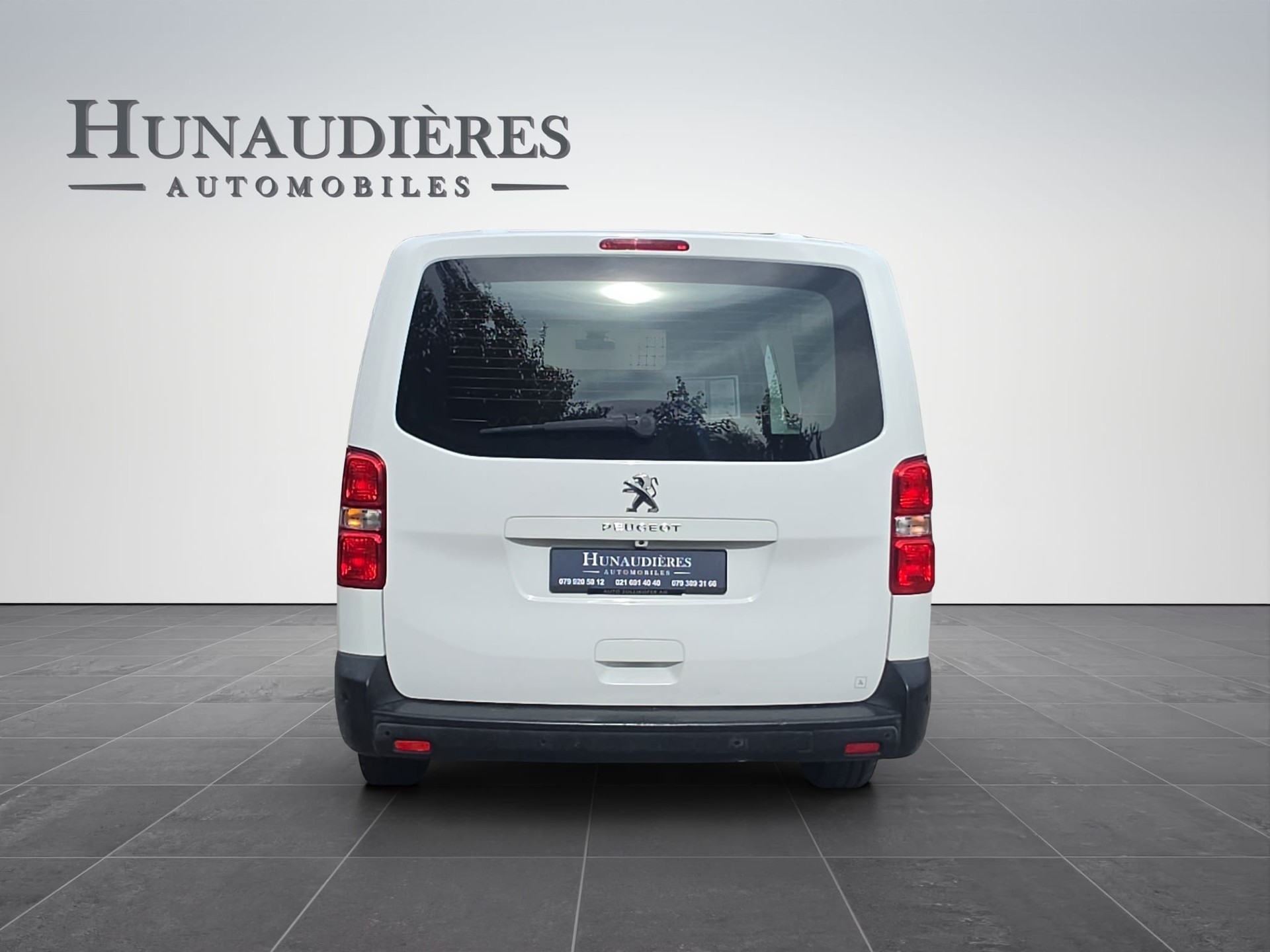 PEUGEOT Expert 2.0 BlueHDi 120 S&S Premium Standard EAT8-image-4