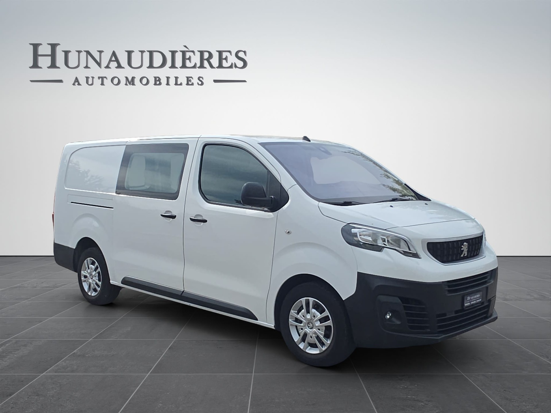 PEUGEOT Expert 2.0 BlueHDi 120 S&S Premium Standard EAT8-image-1