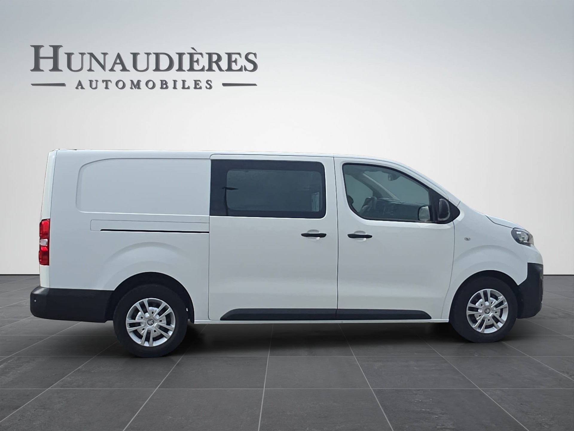 PEUGEOT Expert 2.0 BlueHDi 120 S&S Premium Standard EAT8-image-6