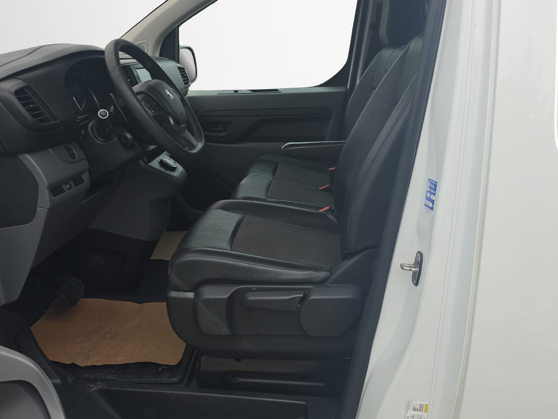 PEUGEOT Expert 2.0 BlueHDi 120 S&S Premium Standard EAT8-image-7