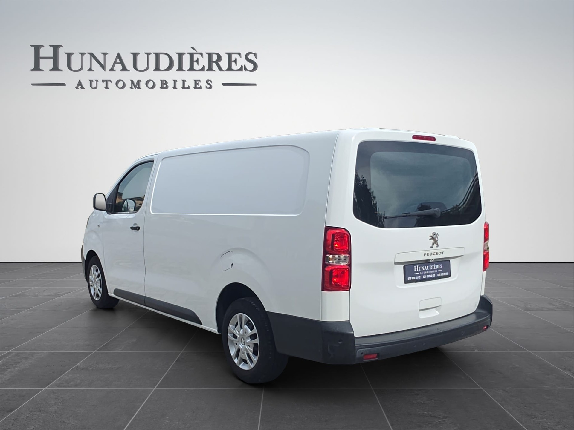 PEUGEOT Expert 2.0 BlueHDi 120 S&S Premium Standard EAT8-image-2