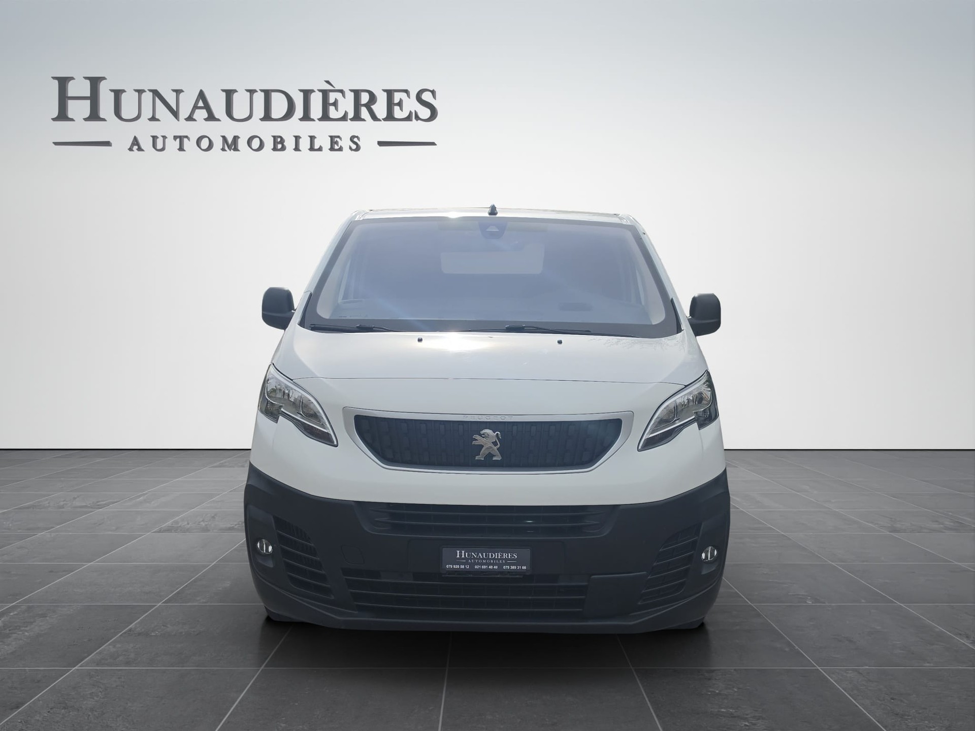 PEUGEOT Expert 2.0 BlueHDi 120 S&S Premium Standard EAT8-image-3