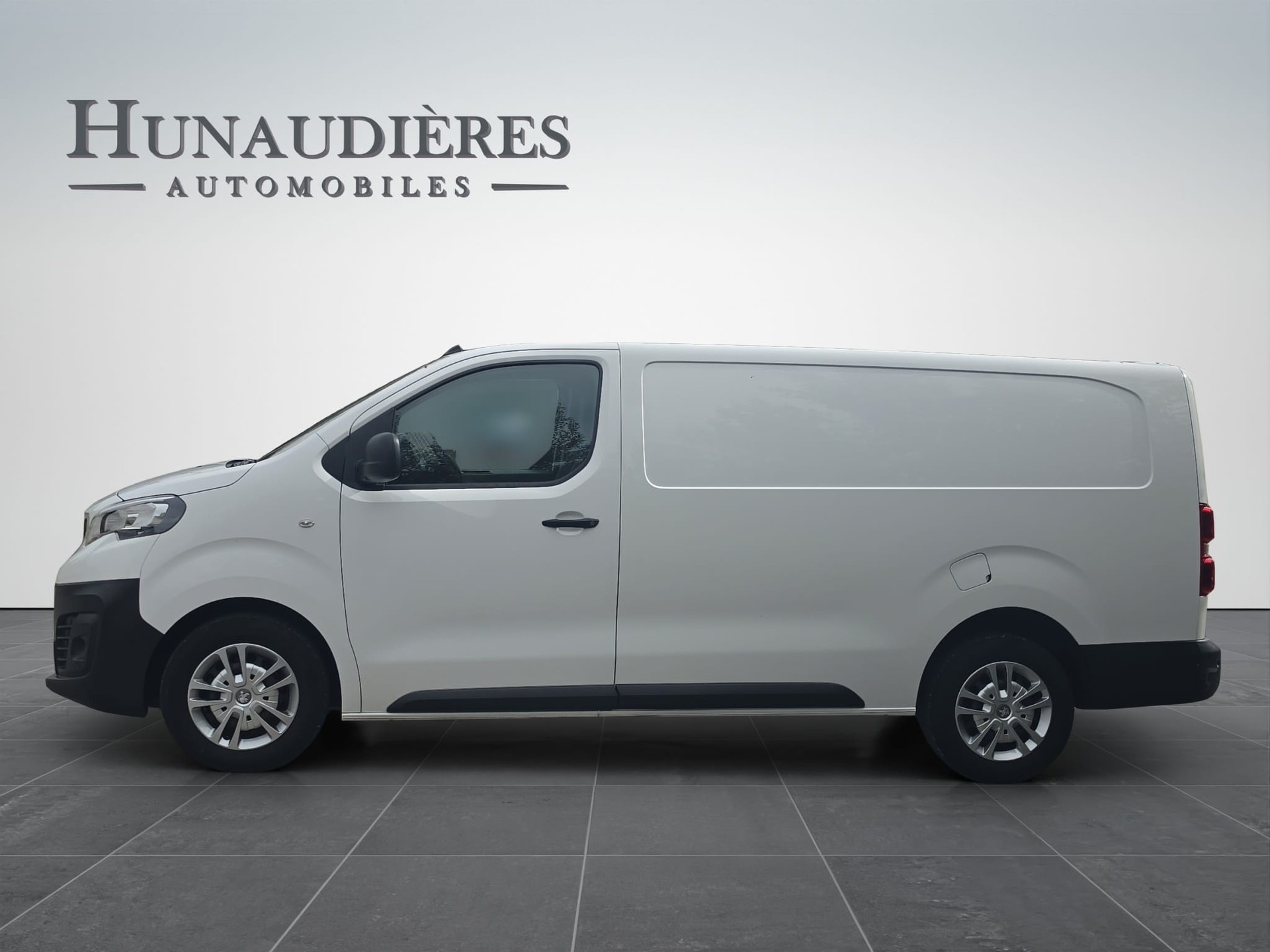 PEUGEOT Expert 2.0 BlueHDi 120 S&S Premium Standard EAT8-image-5